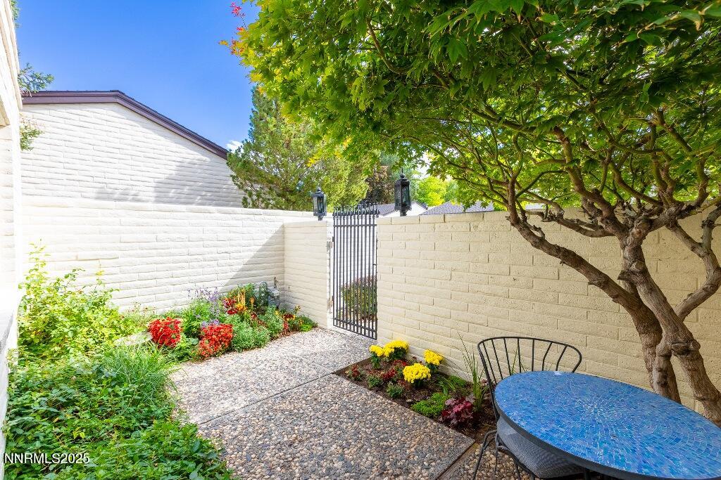 4811 Lakeridge Terrace W Property Photo 3