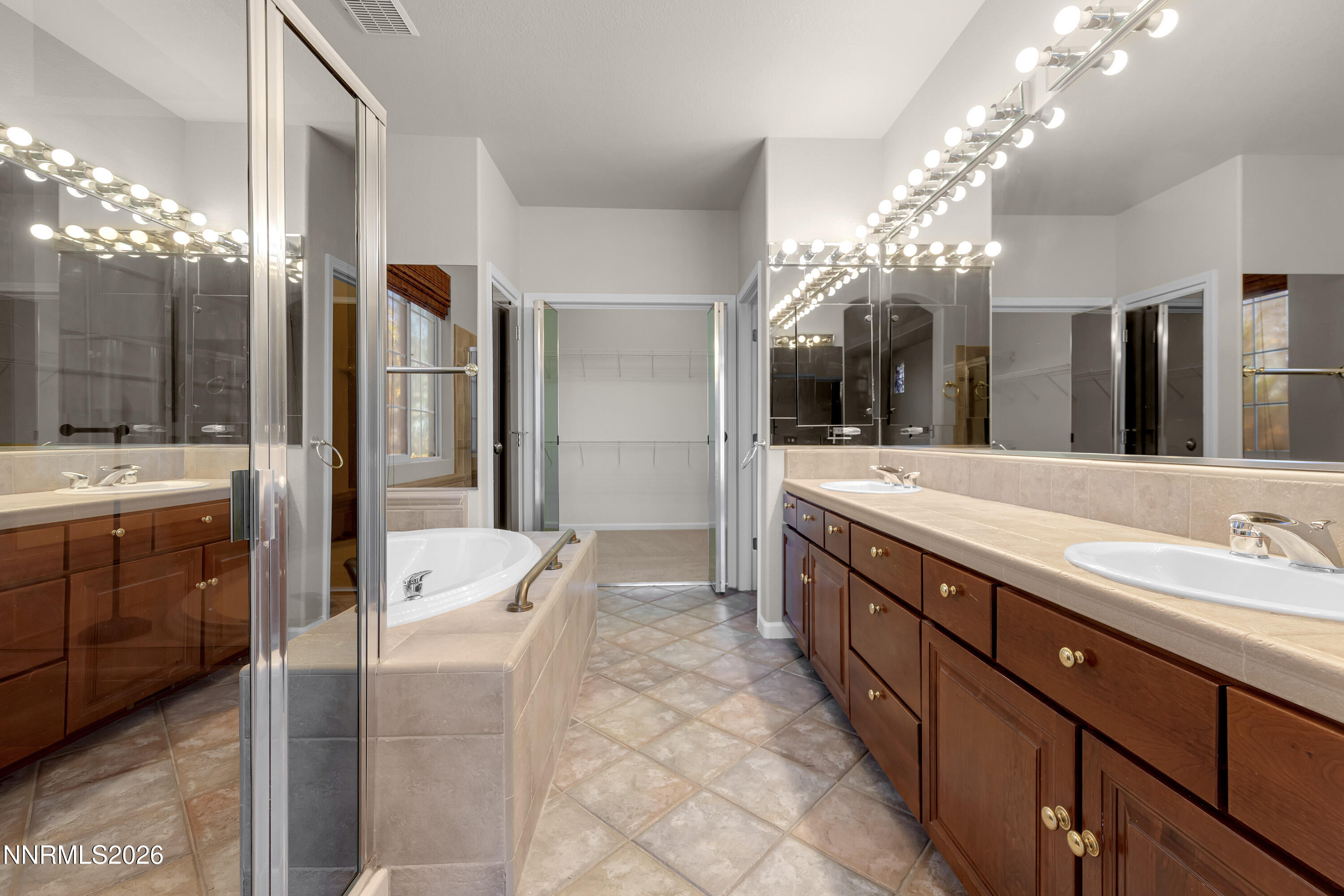 2910 Albazano Court Property Photo 23