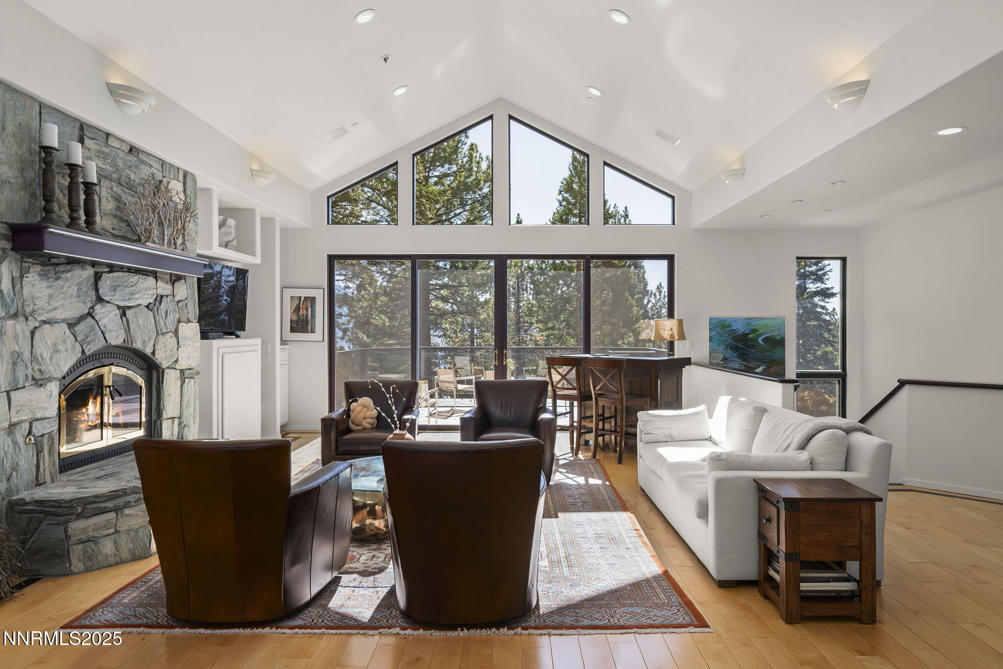 563 Tyner Way Property Photo 4