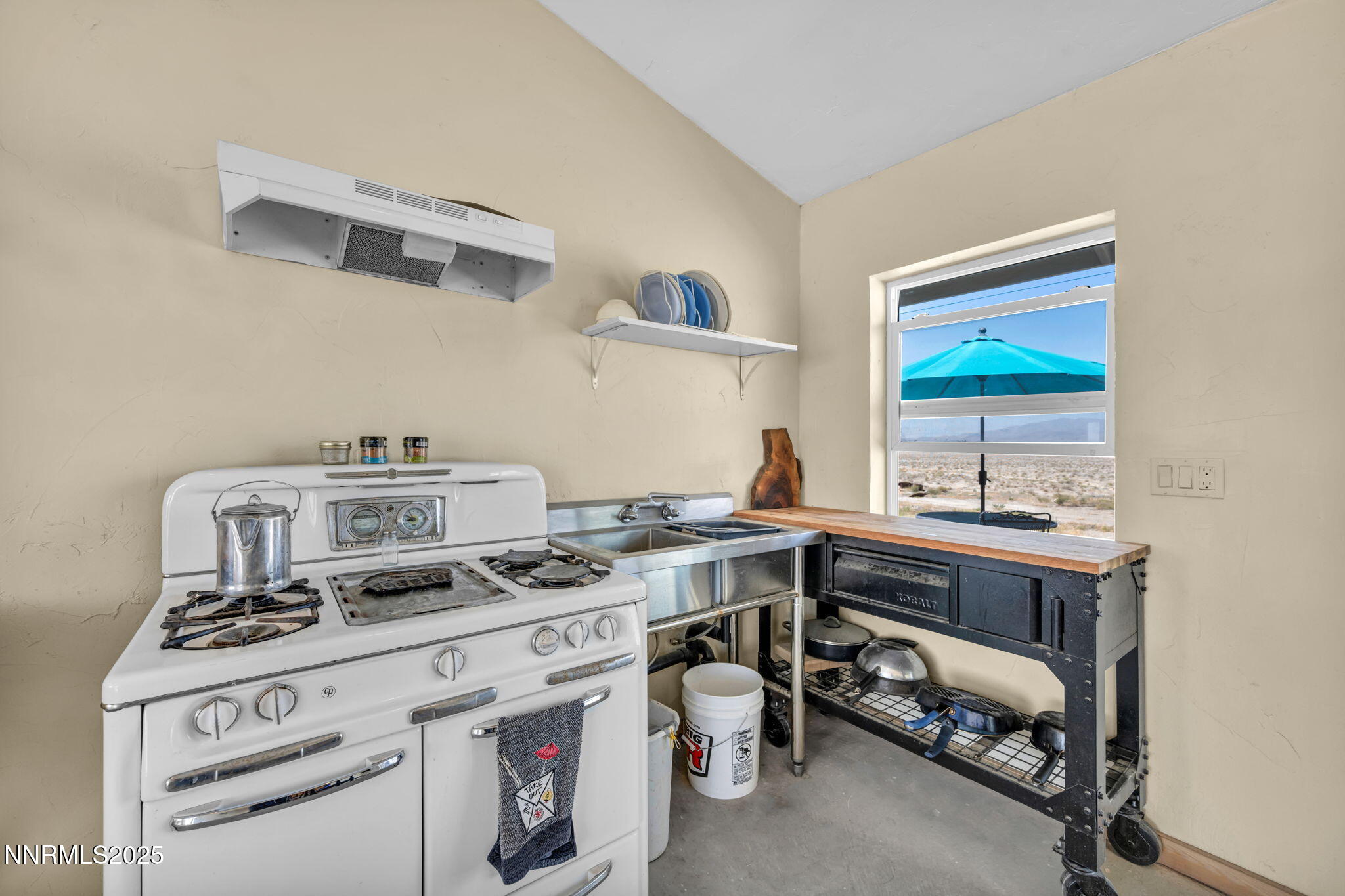 14995 Coal Canyon Road Property Photo 12