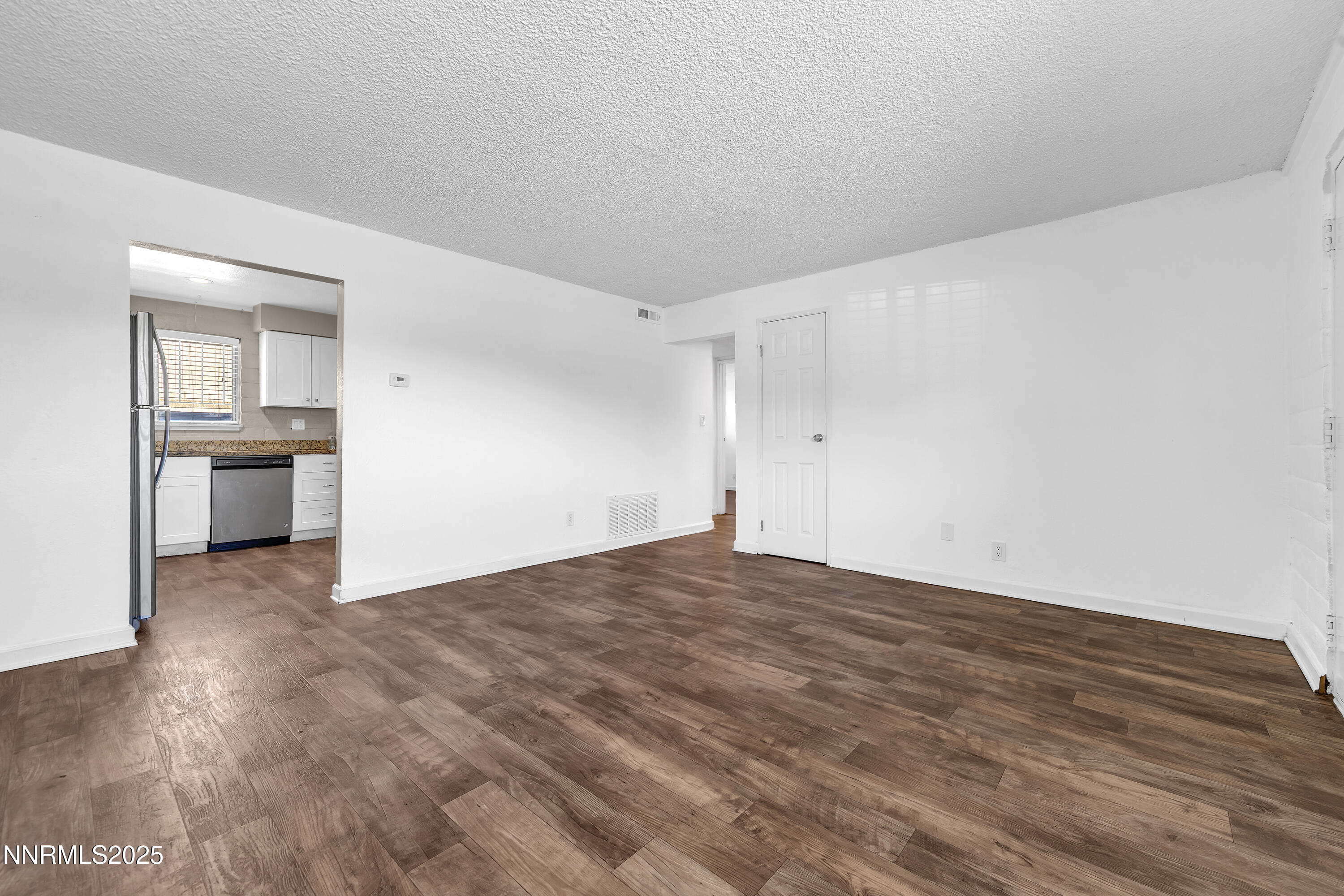 1436 E 9th Street Property Photo 5