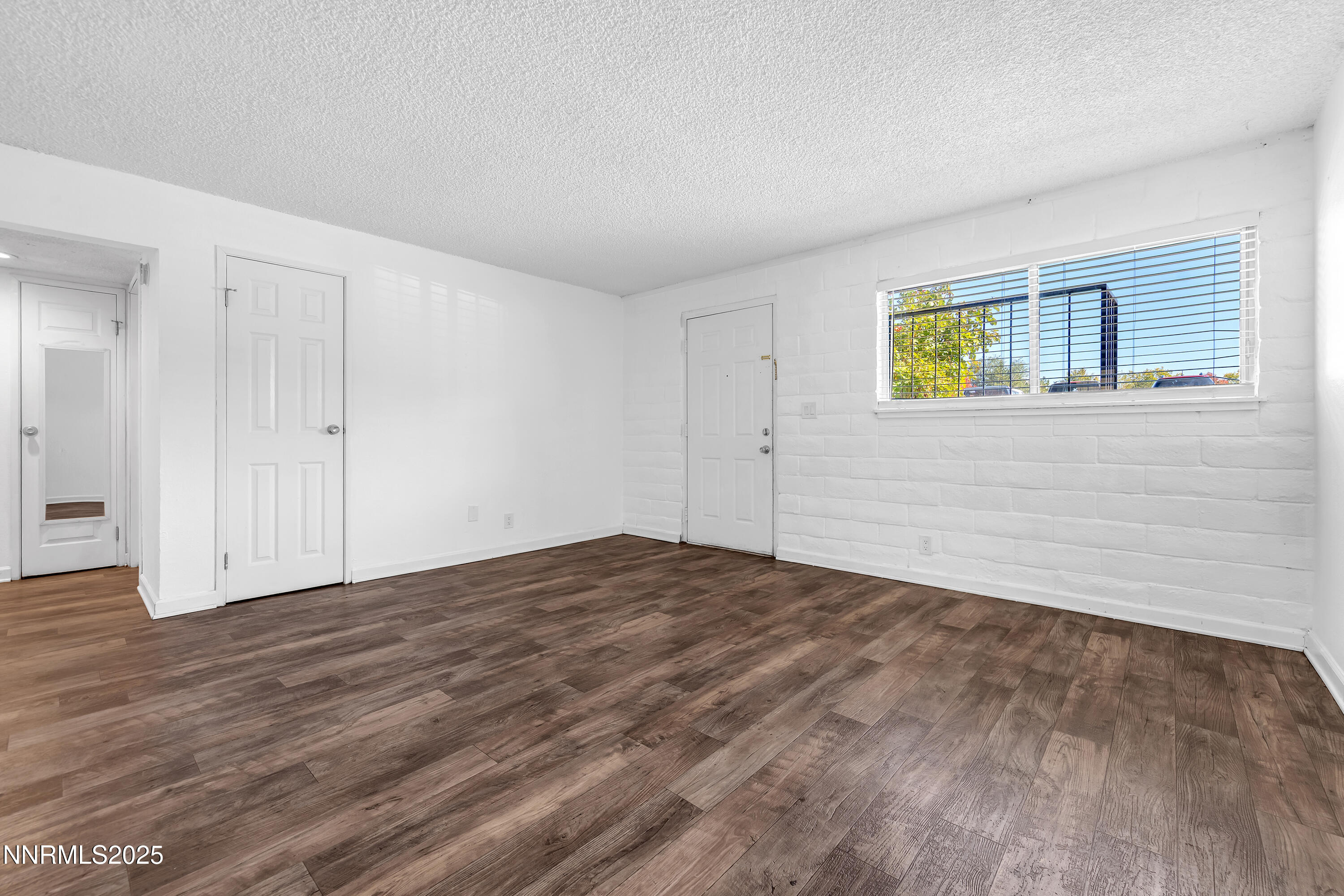 1436 E 9th Street Property Photo 6