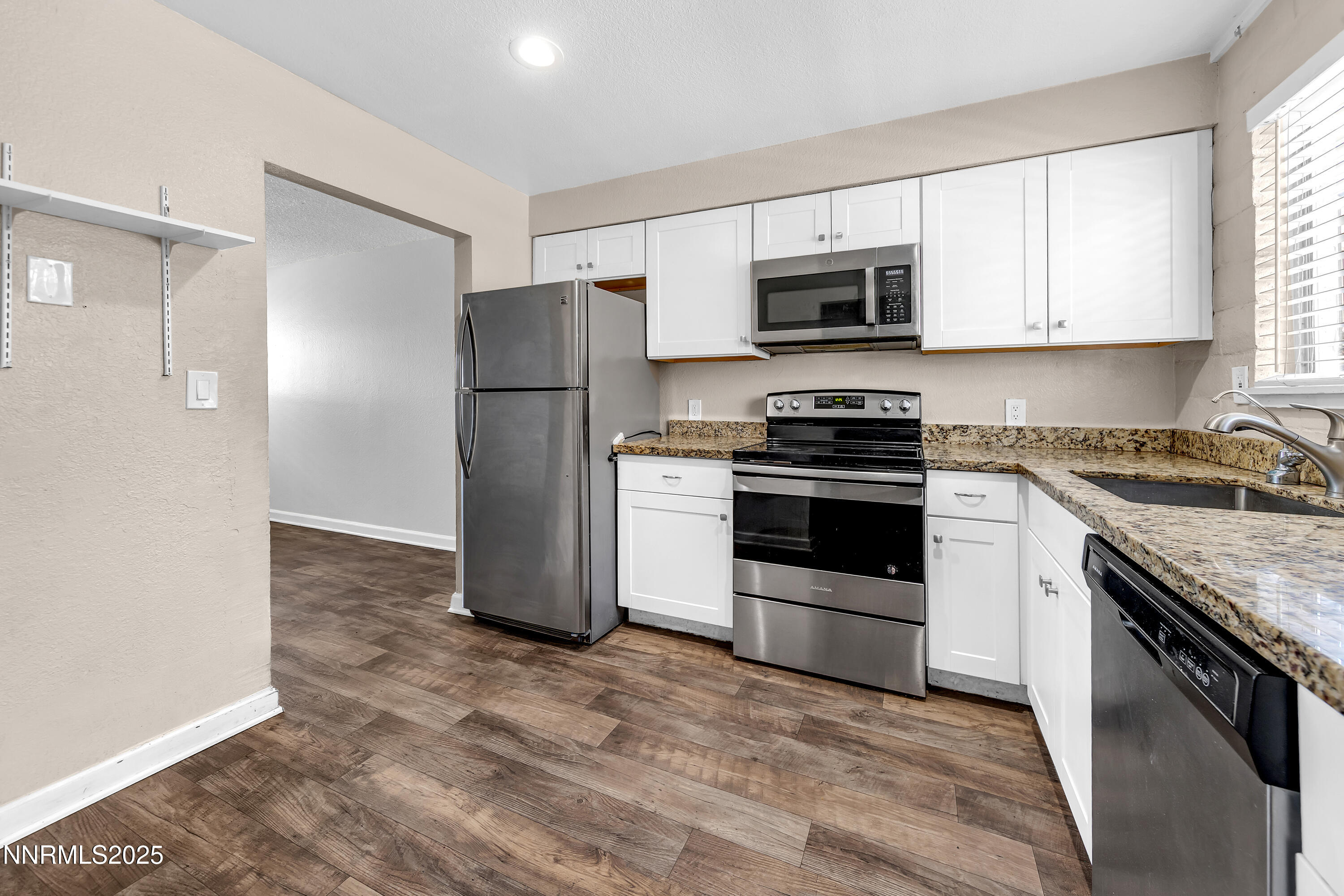 1436 E 9th Street Property Photo 10