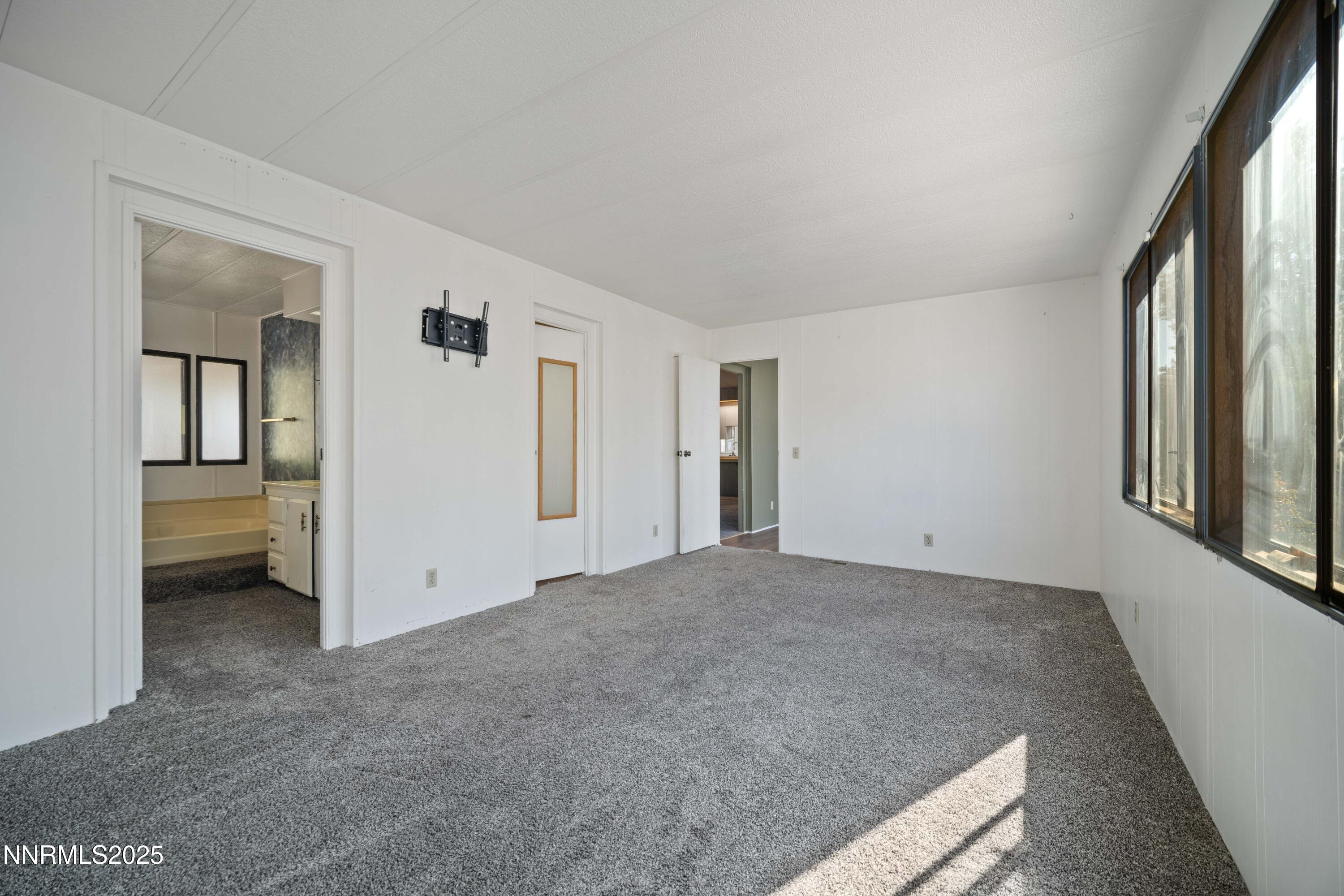 2524 Sneddon Way Property Photo 14