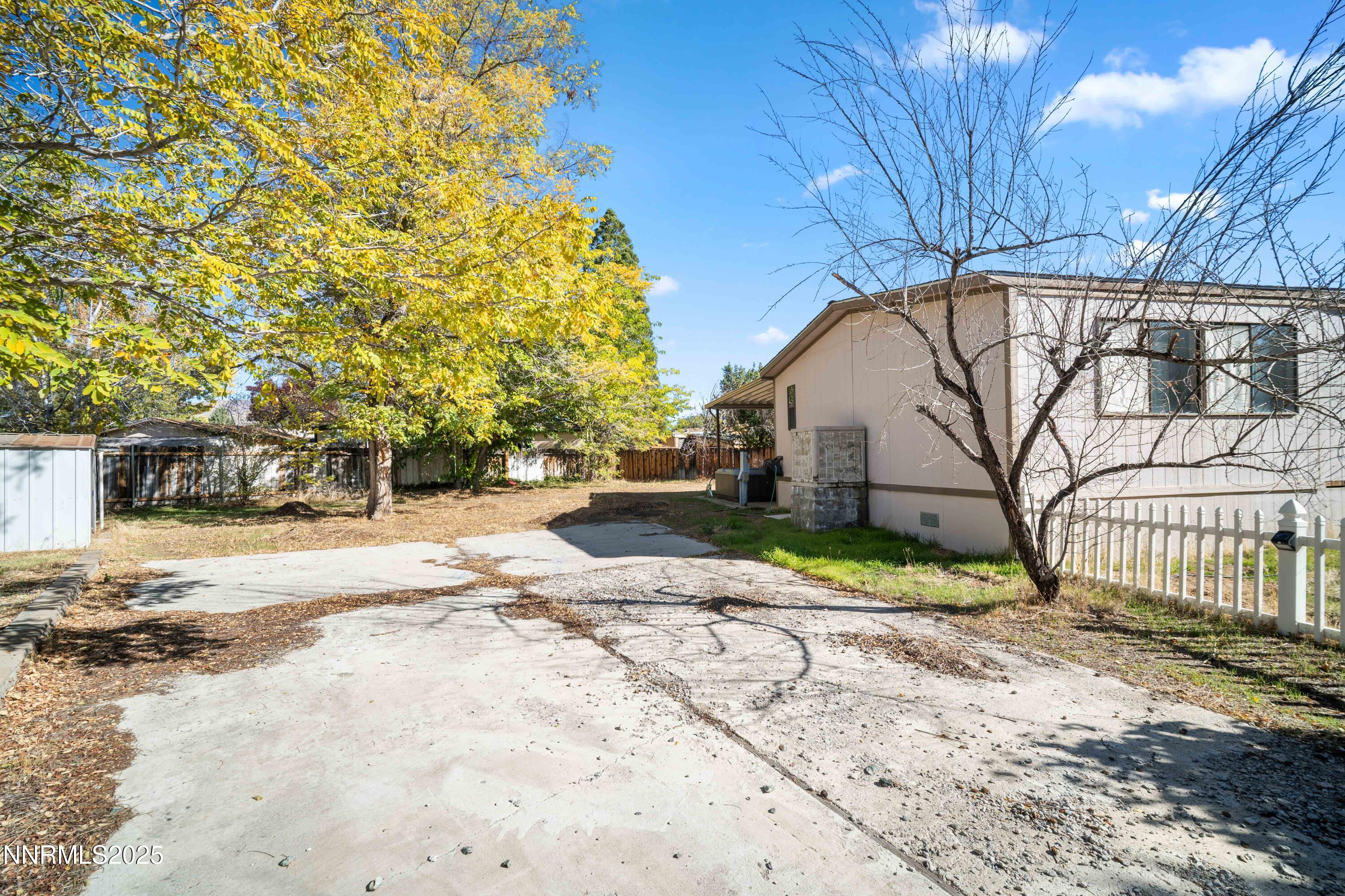 2524 Sneddon Way Property Photo 31