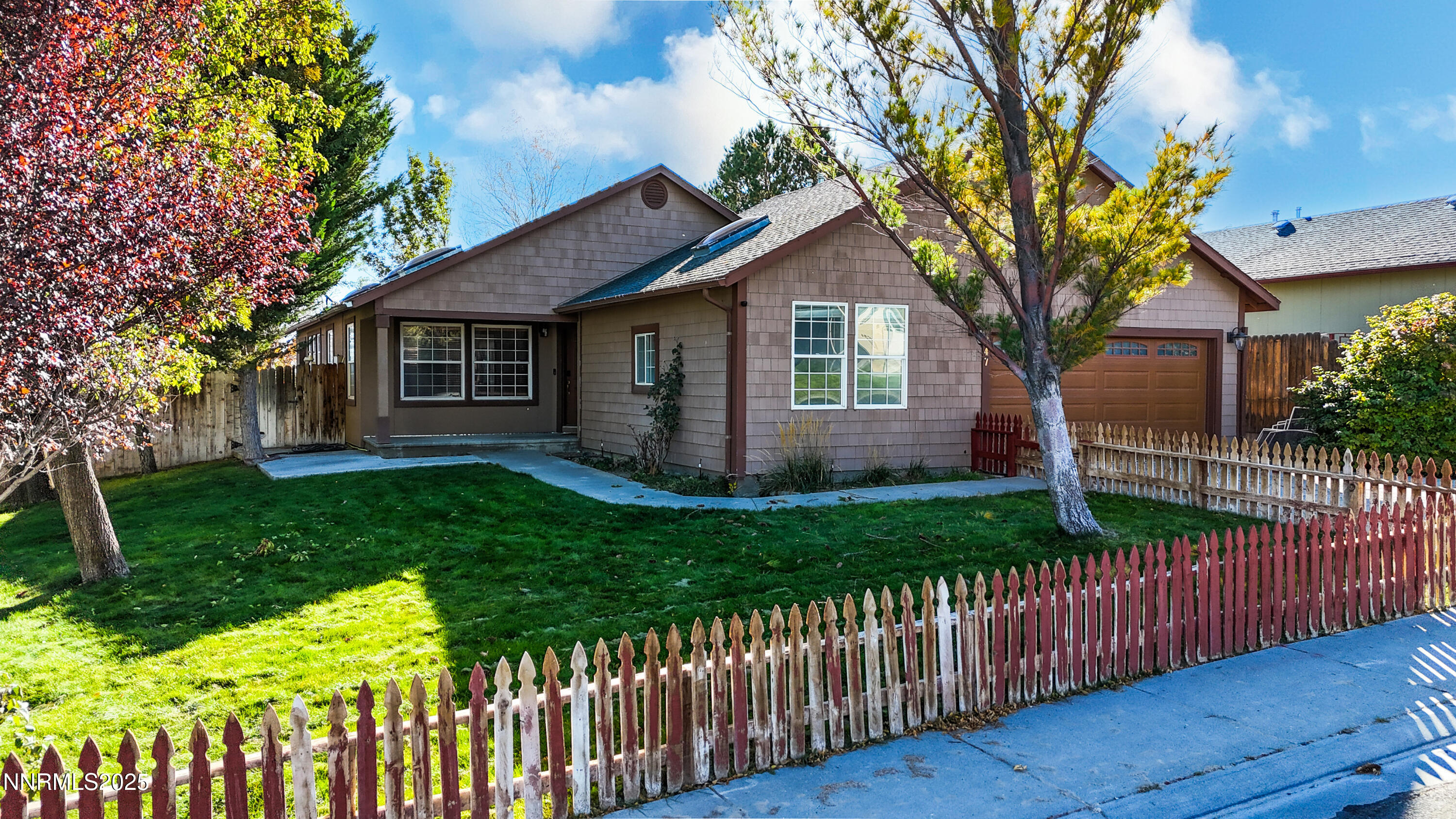 647 Castle Way Property Photo 3