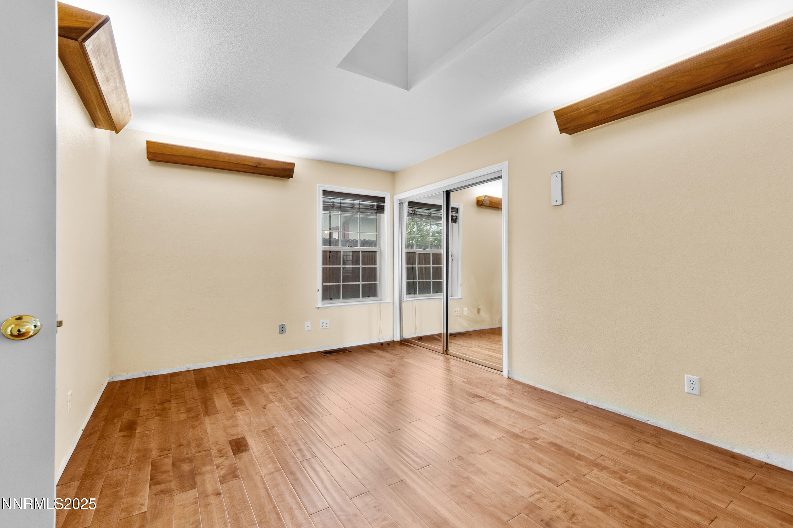 647 Castle Way Property Photo 9