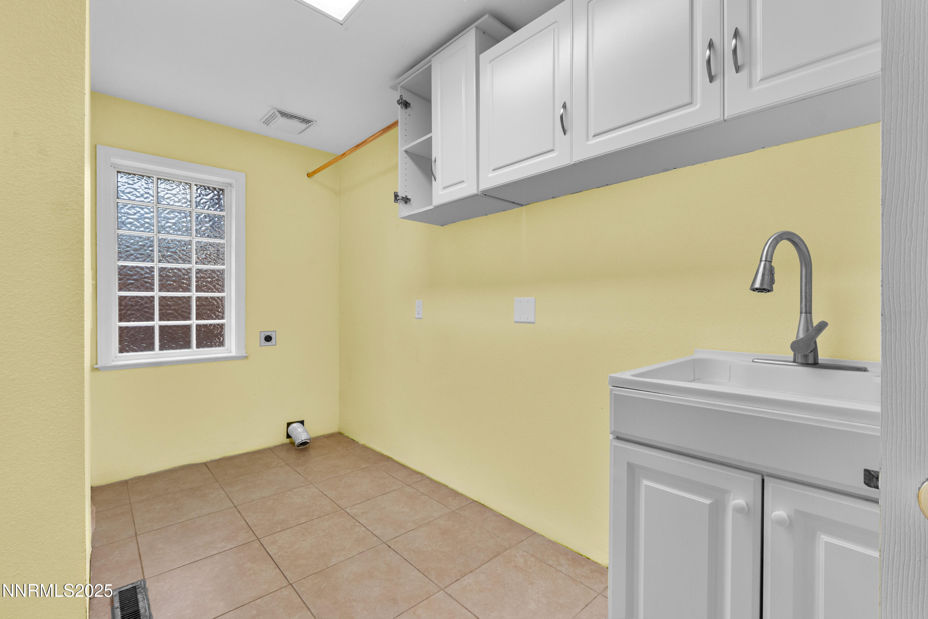 647 Castle Way Property Photo 15