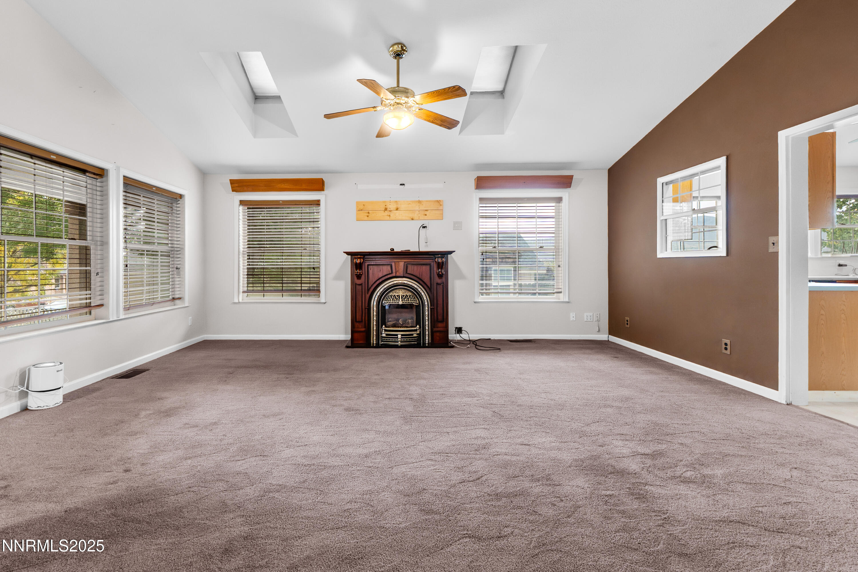 647 Castle Way Property Photo 17