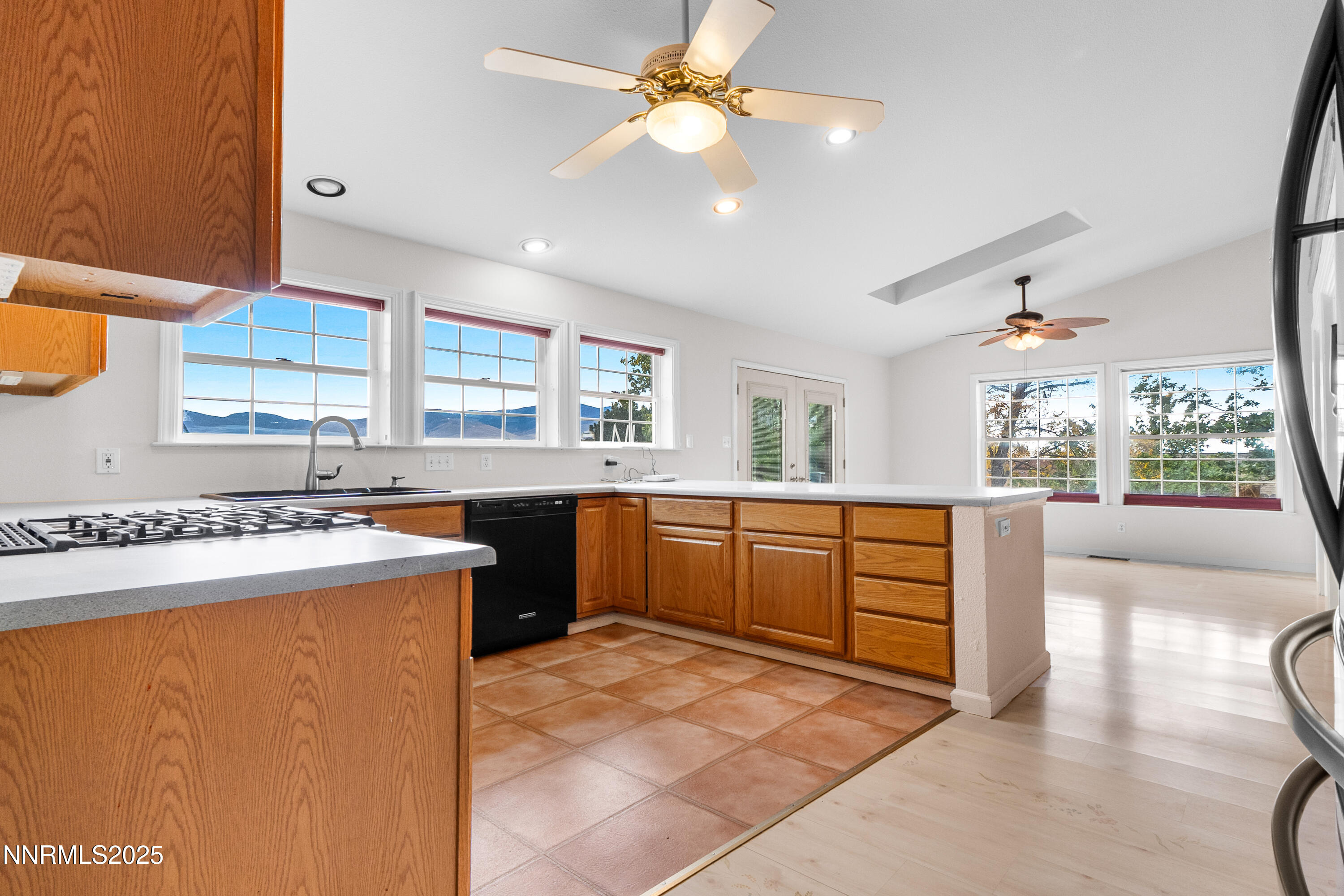 647 Castle Way Property Photo 21