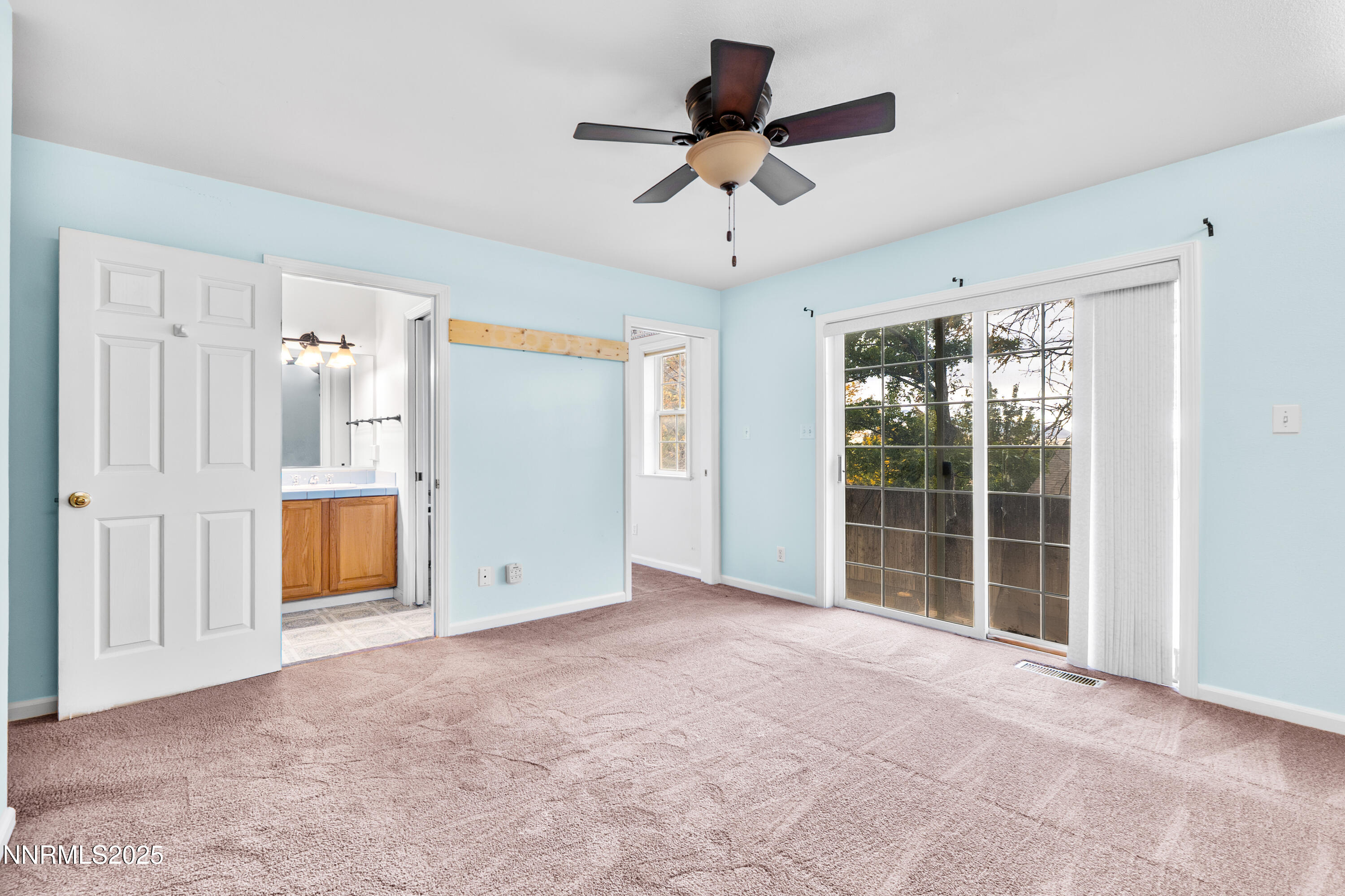 647 Castle Way Property Photo 32