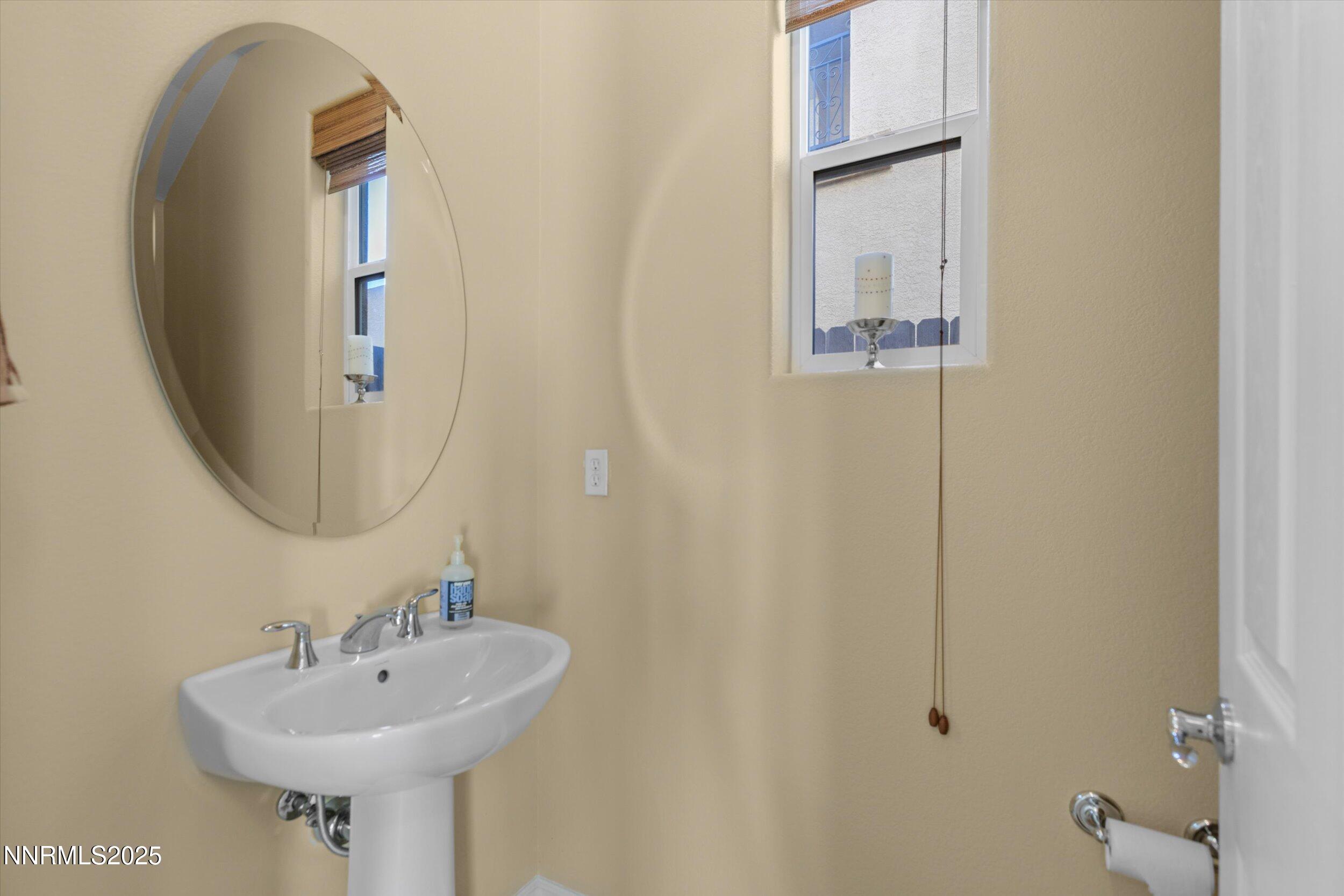 10900 Serratina Drive Property Photo 6