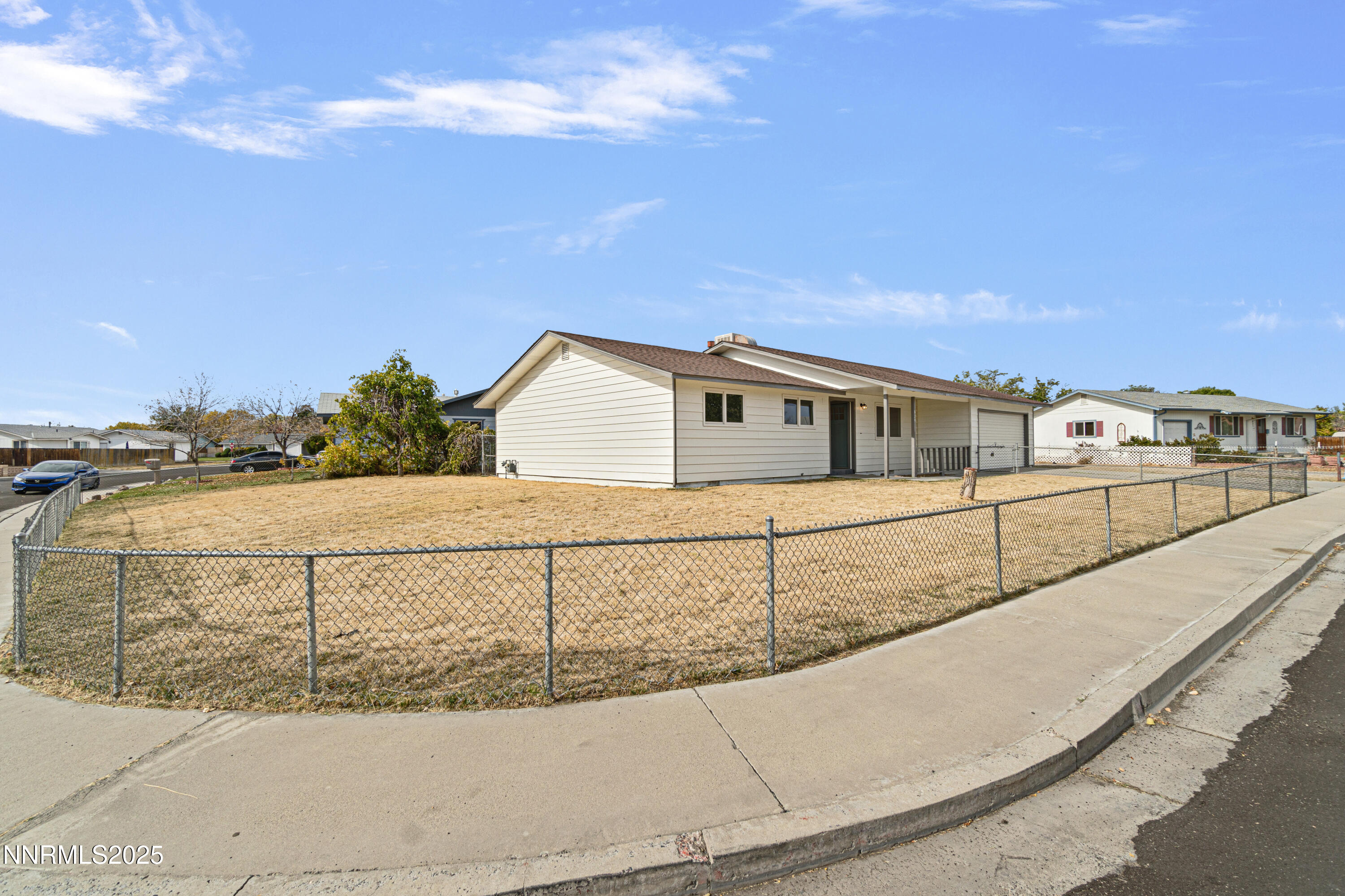 829 Sunset Drive Property Photo 3