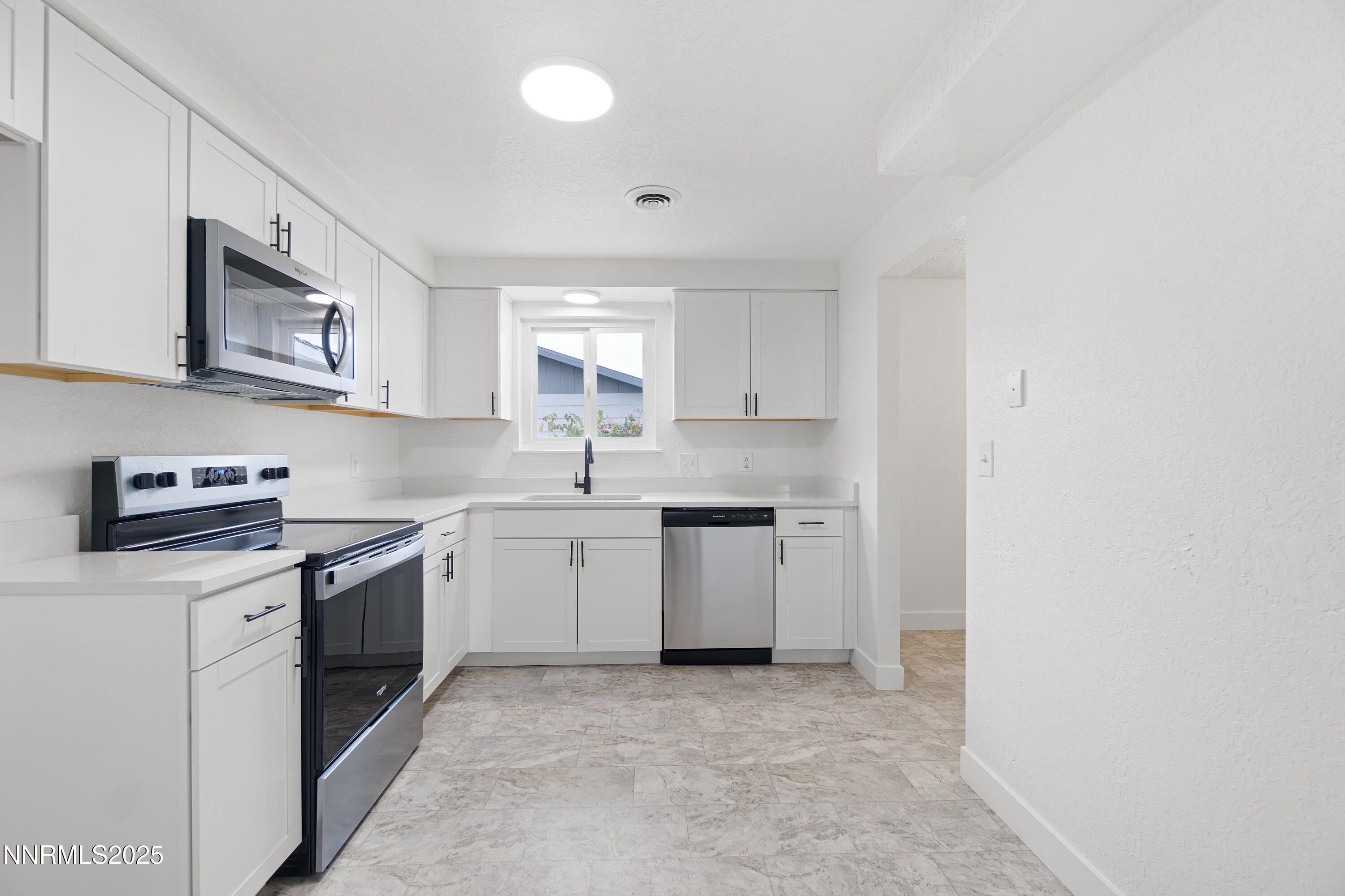 829 Sunset Drive Property Photo 12