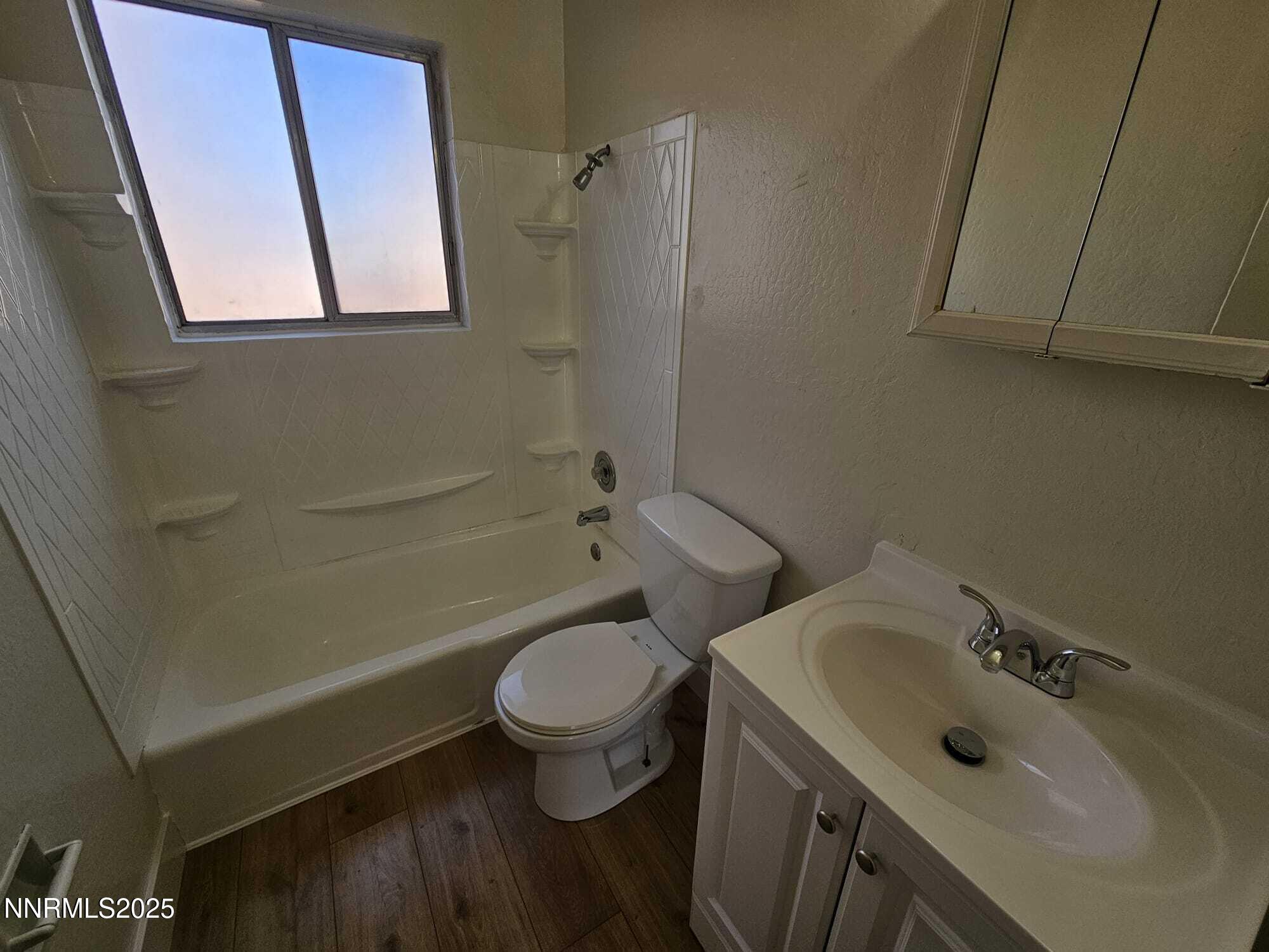 1385 W 6th Street Property Photo 5