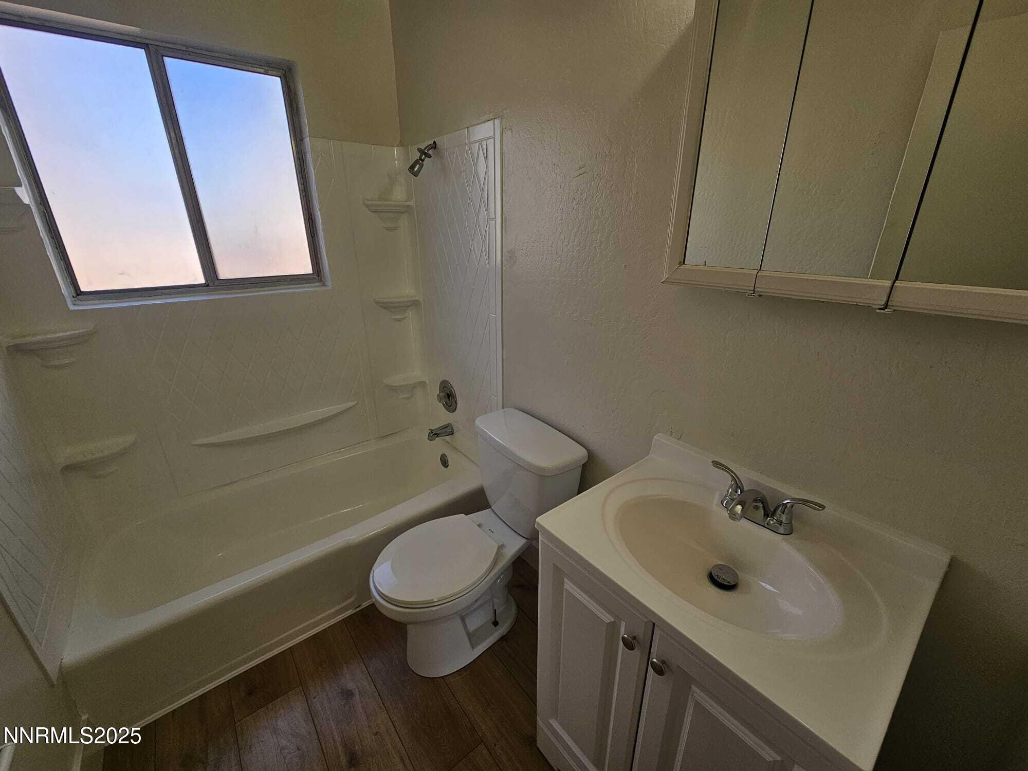 1385 W 6th Street Property Photo 7