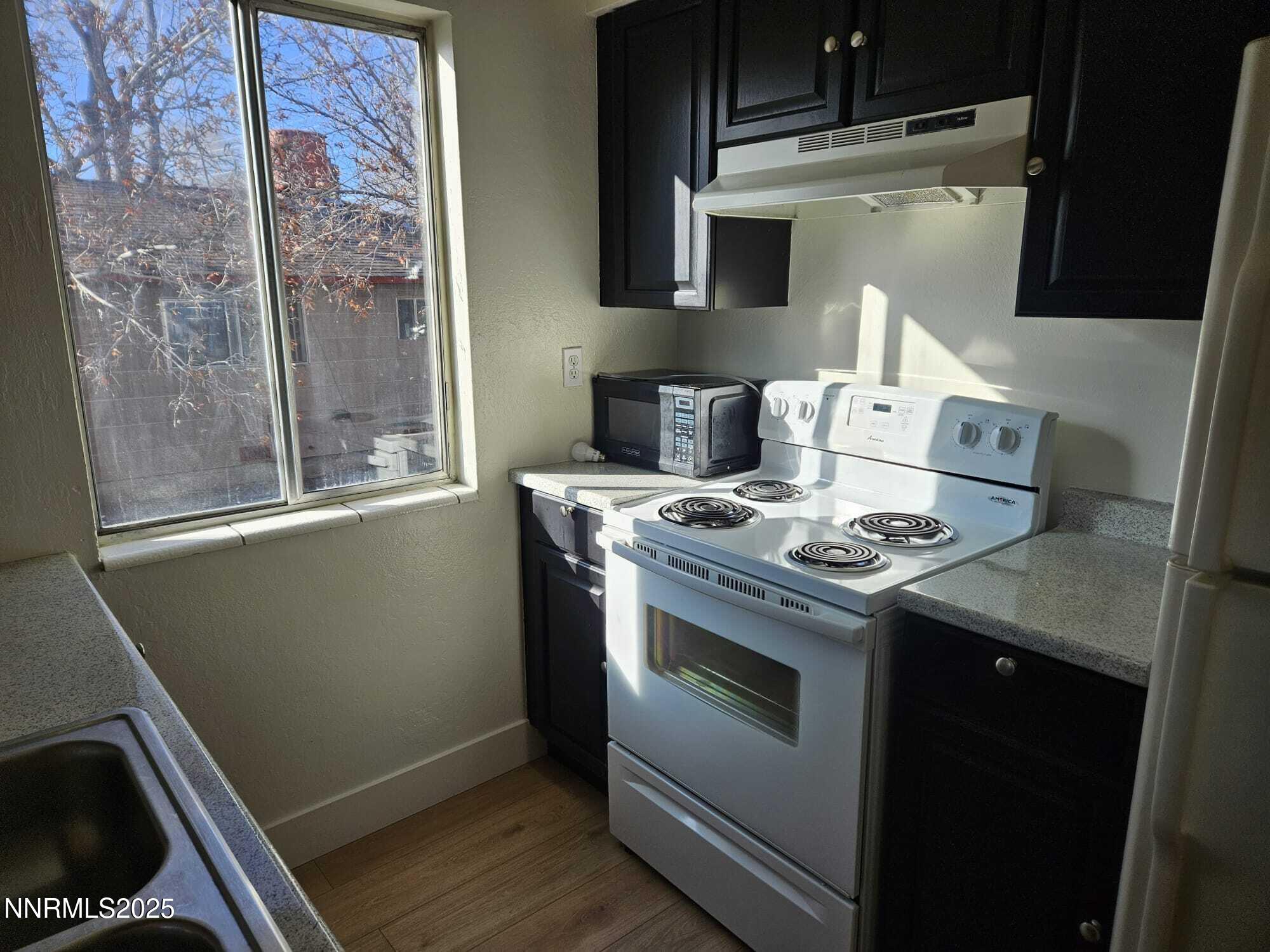 1385 W 6th Street Property Photo 8