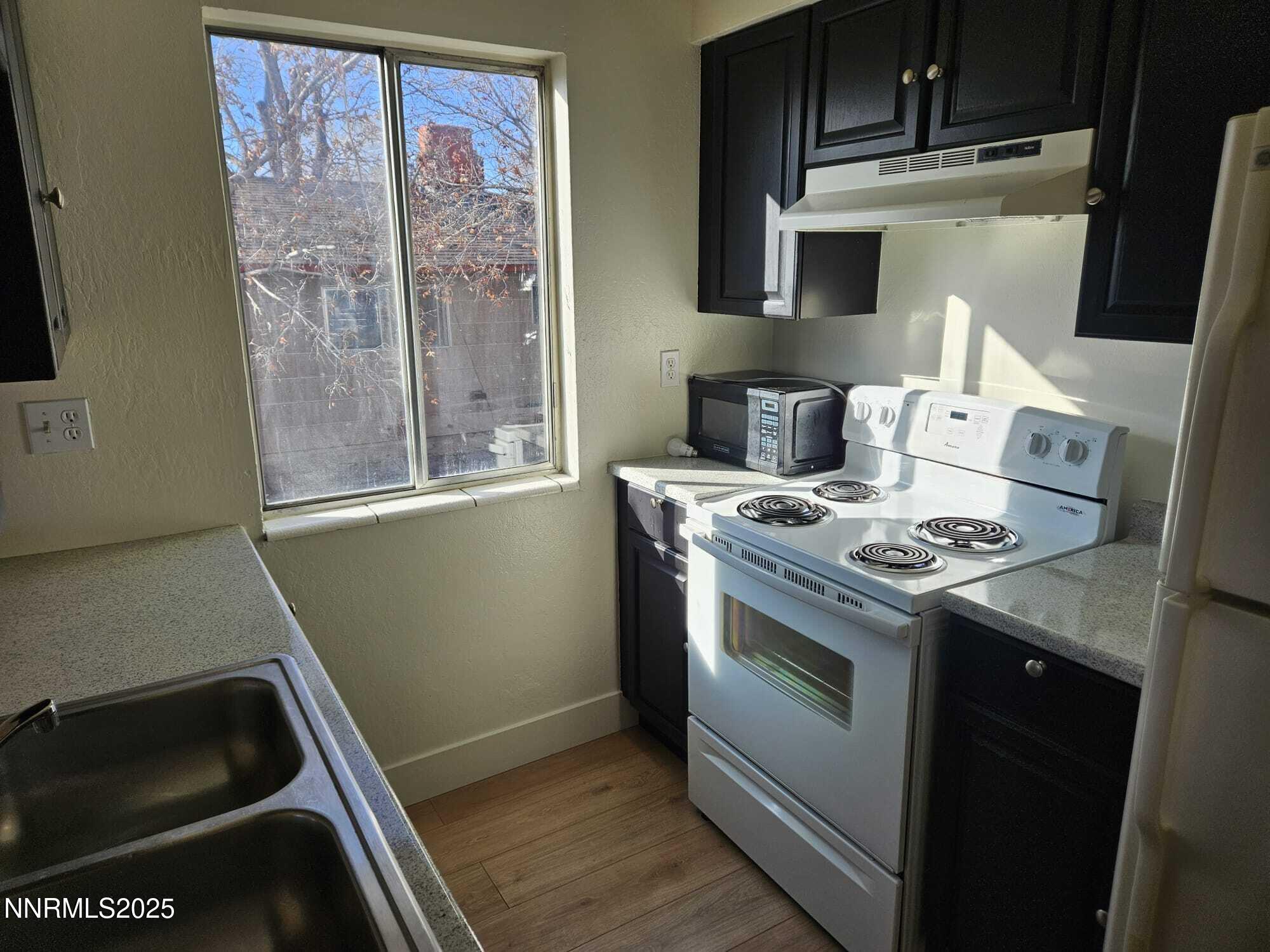 1385 W 6th Street Property Photo 11