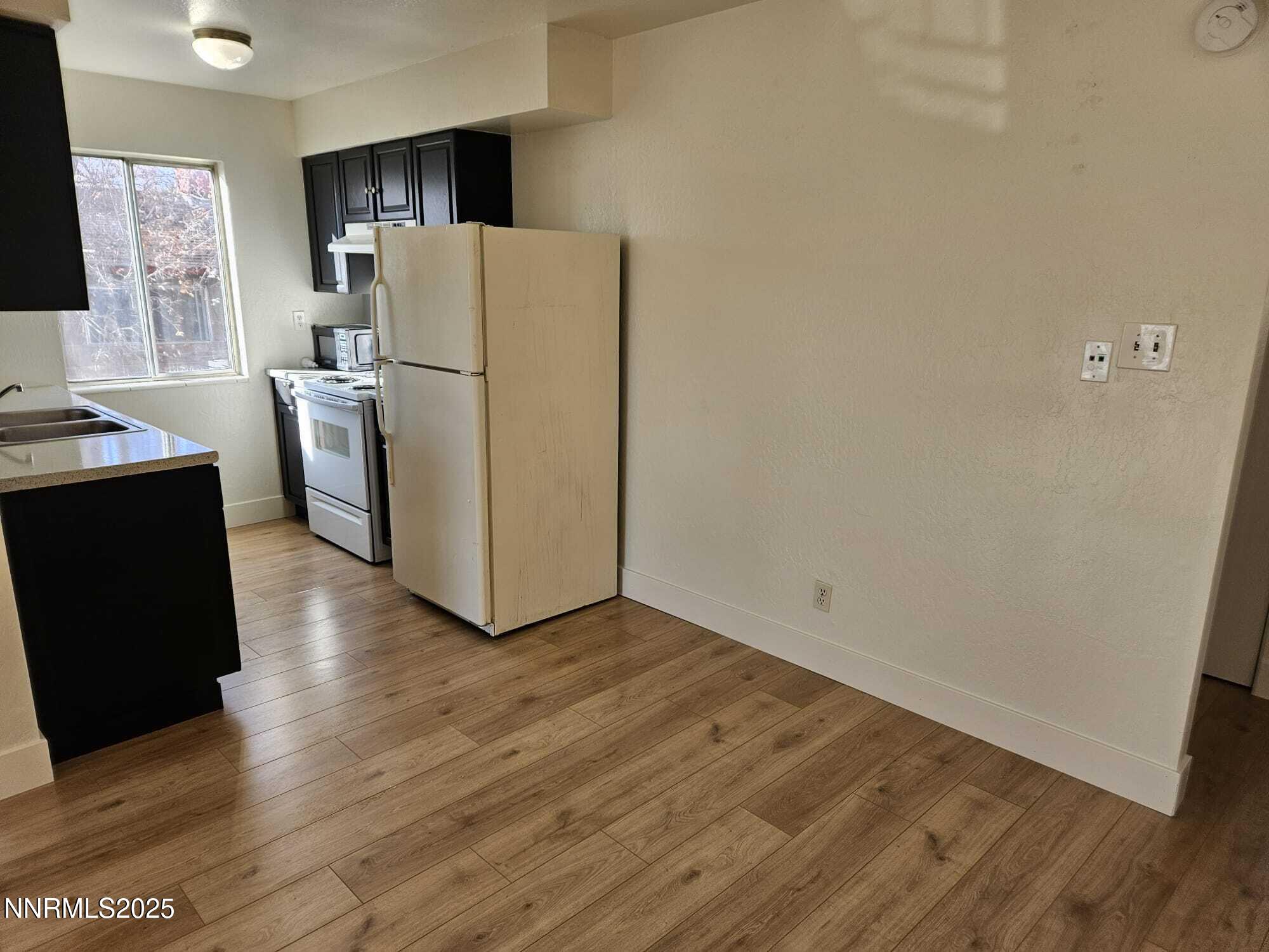 1385 W 6th Street Property Photo 12