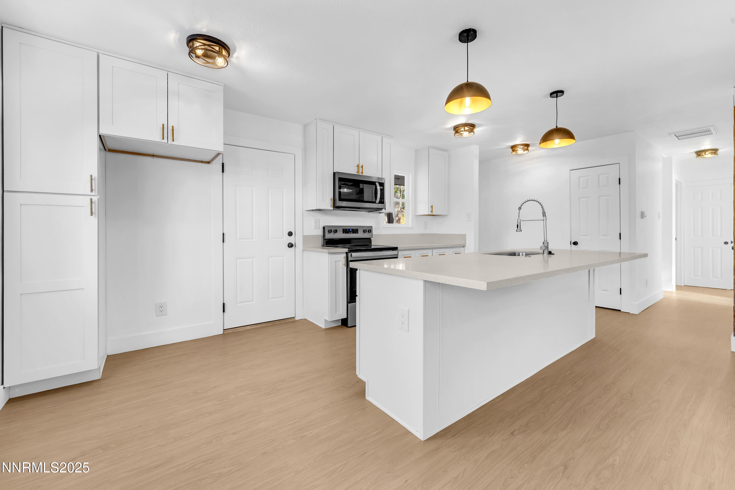 650 Lancaster Drive Property Photo 4