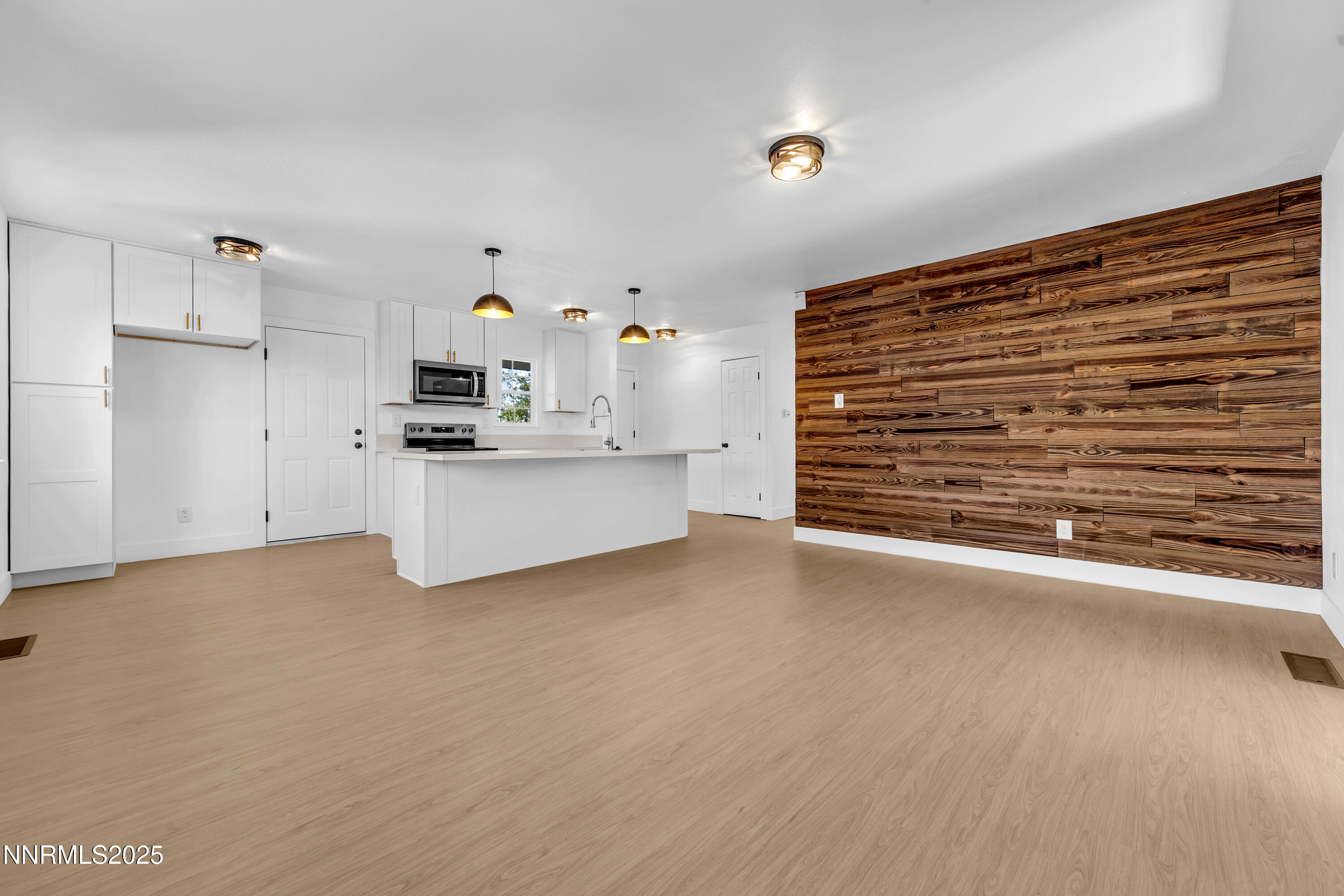 650 Lancaster Drive Property Photo 5