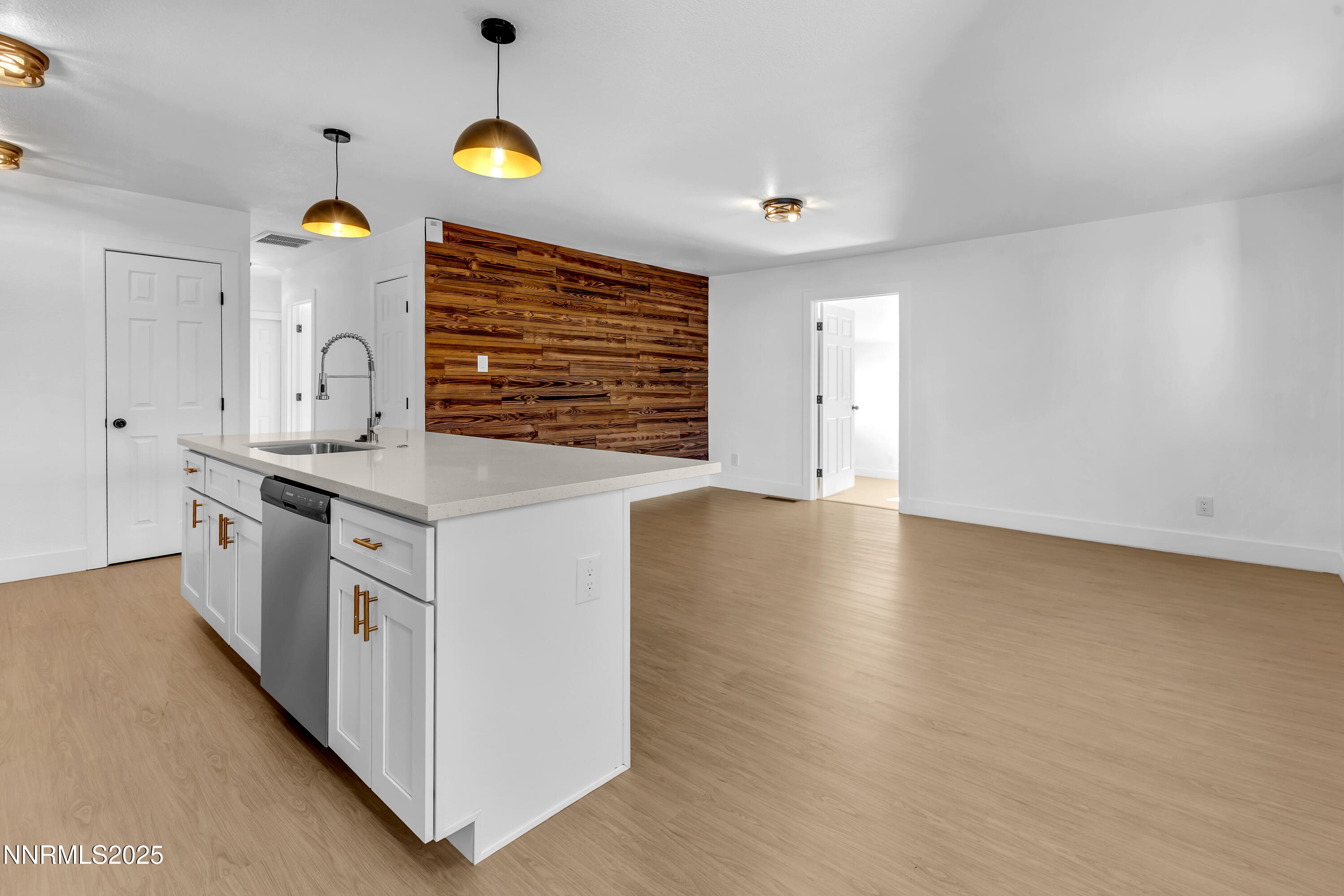 650 Lancaster Drive Property Photo 6