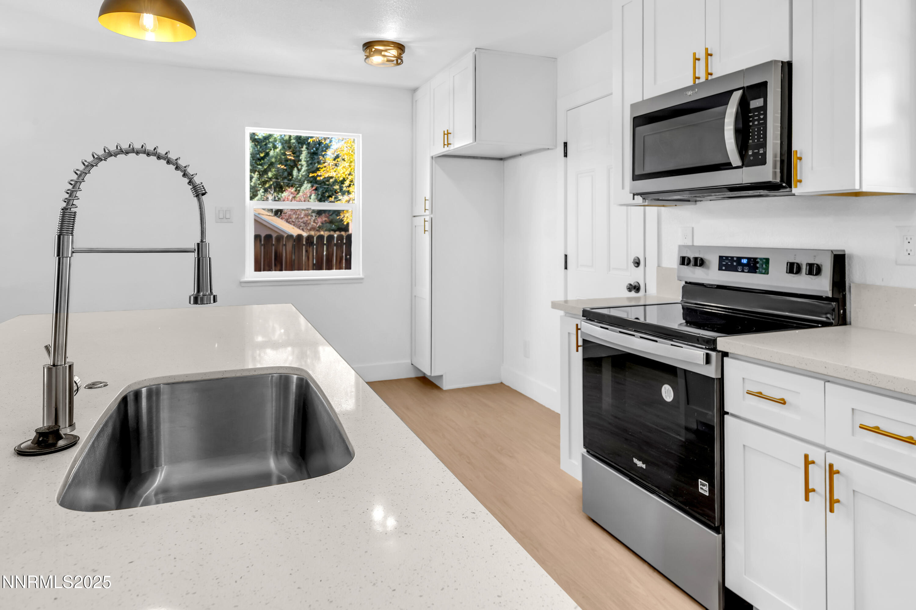 650 Lancaster Drive Property Photo 11