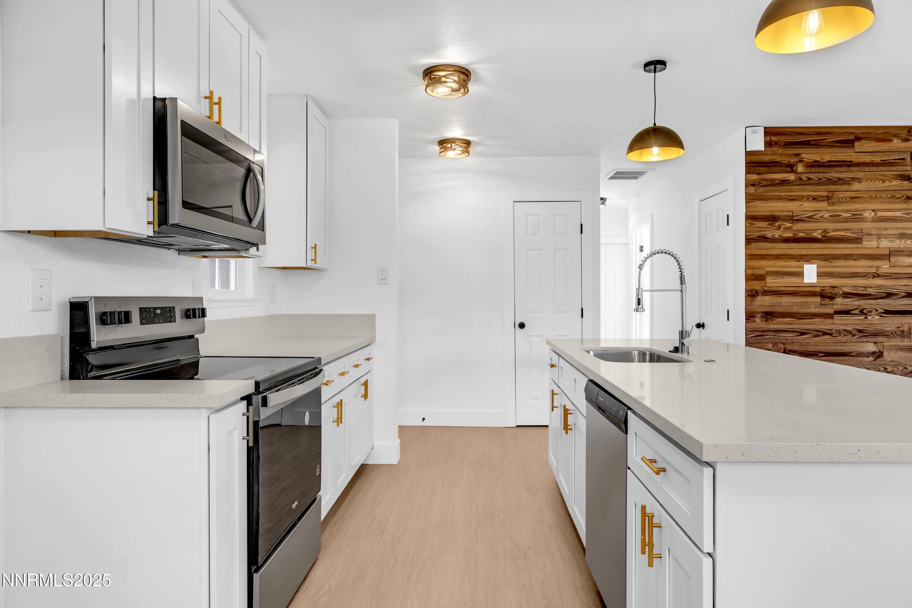 650 Lancaster Drive Property Photo 12