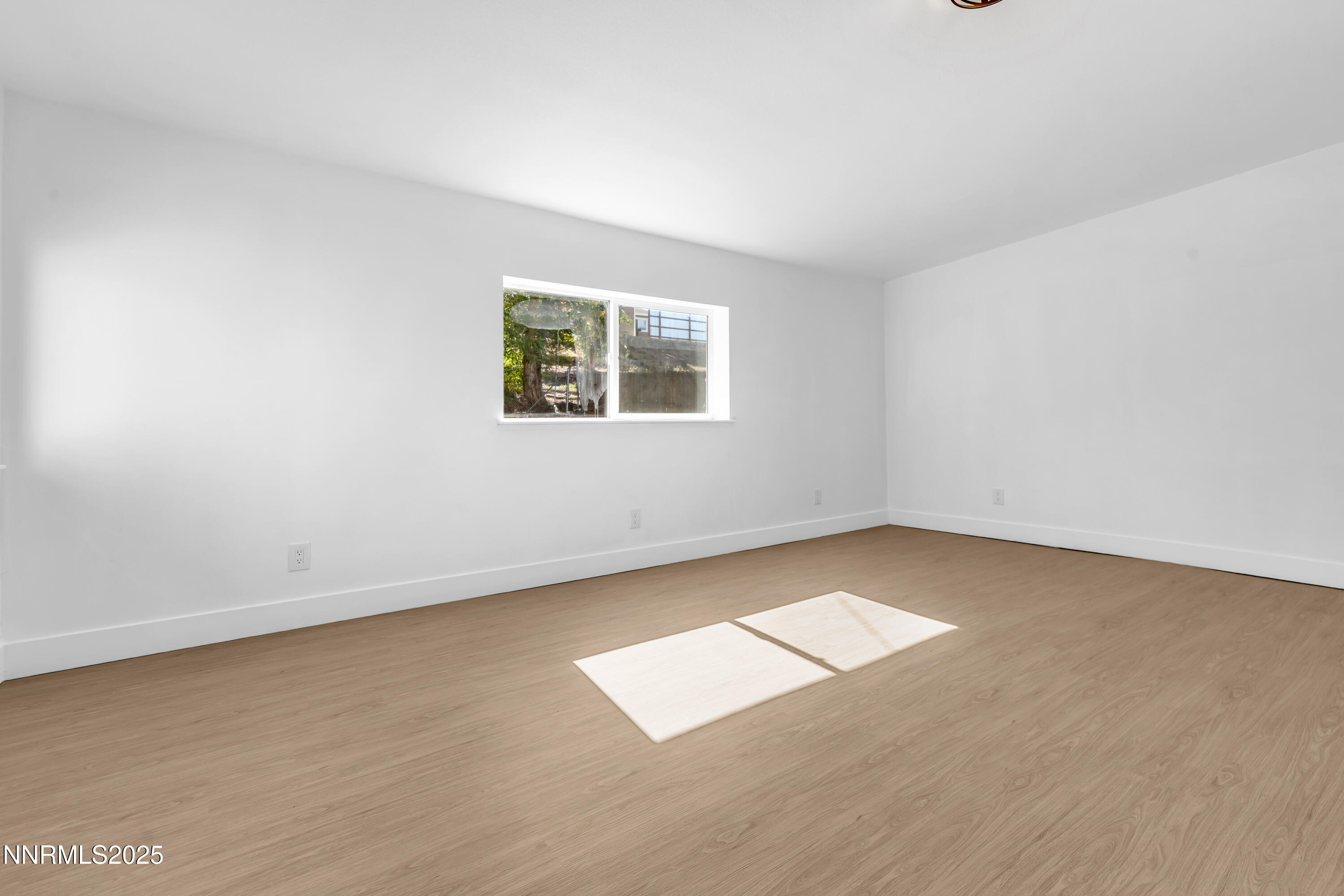 650 Lancaster Drive Property Photo 15