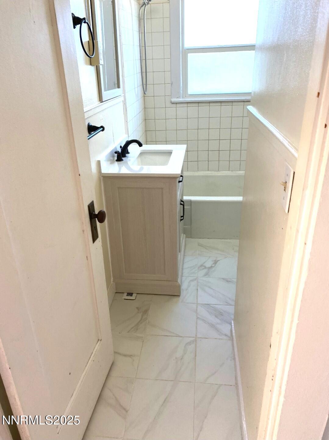 56 E 2nd Street Property Photo 9