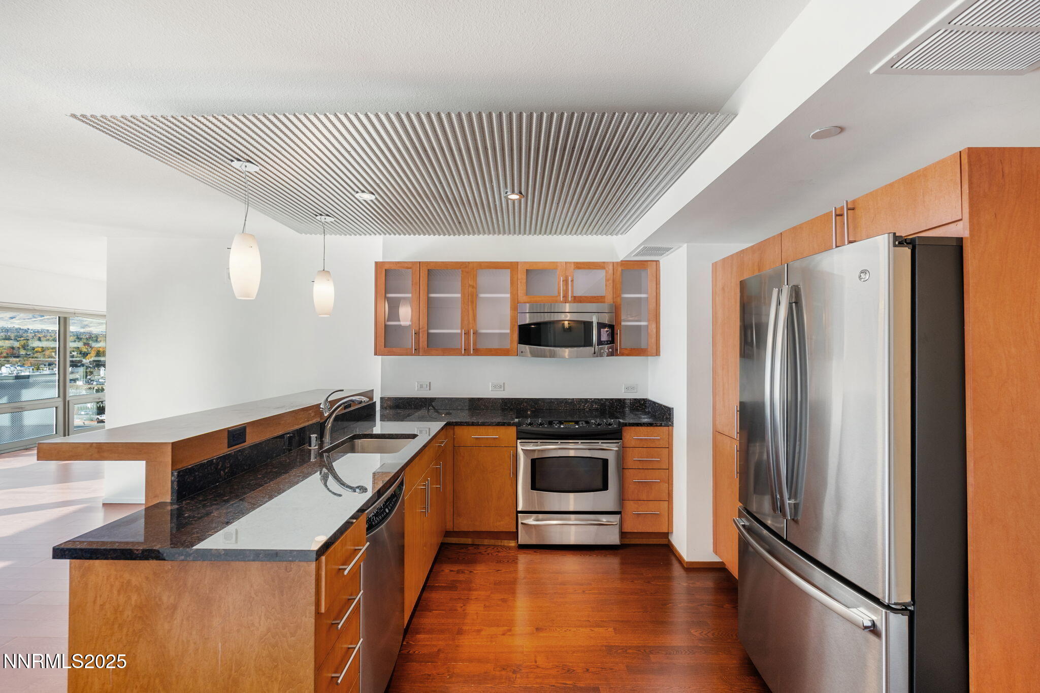 255 N Sierra Street Property Photo 5