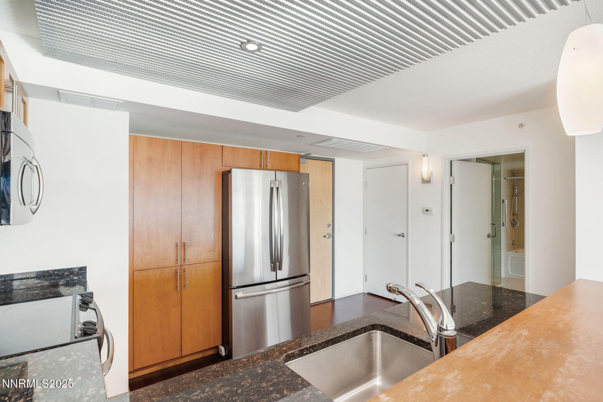 255 N Sierra Street Property Photo 6