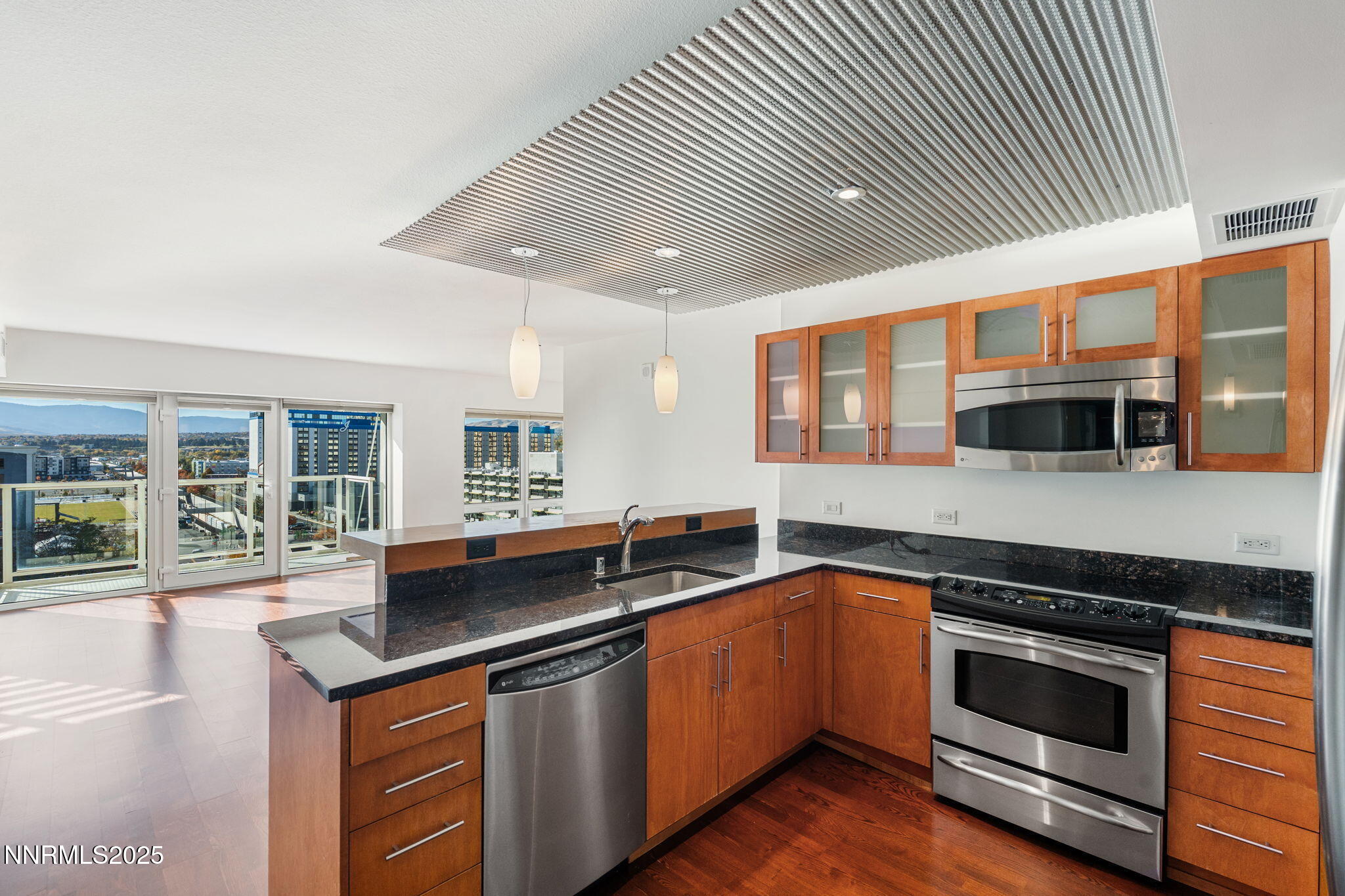 255 N Sierra Street Property Photo 8