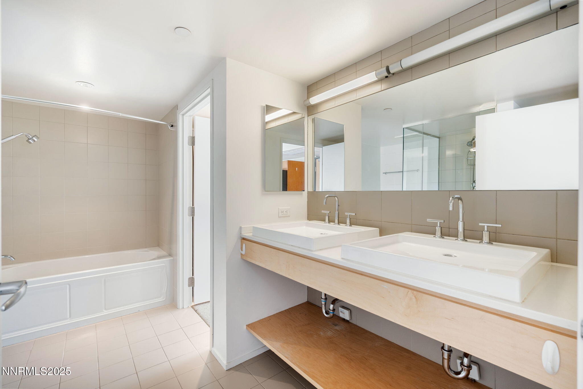 255 N Sierra Street Property Photo 24