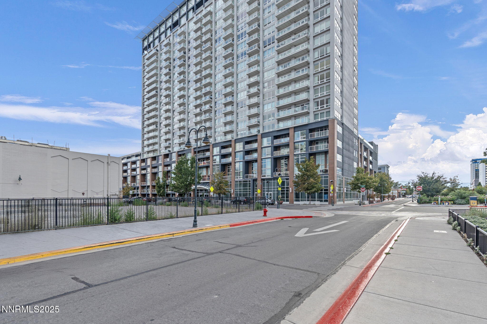 255 N Sierra Street Property Photo 30