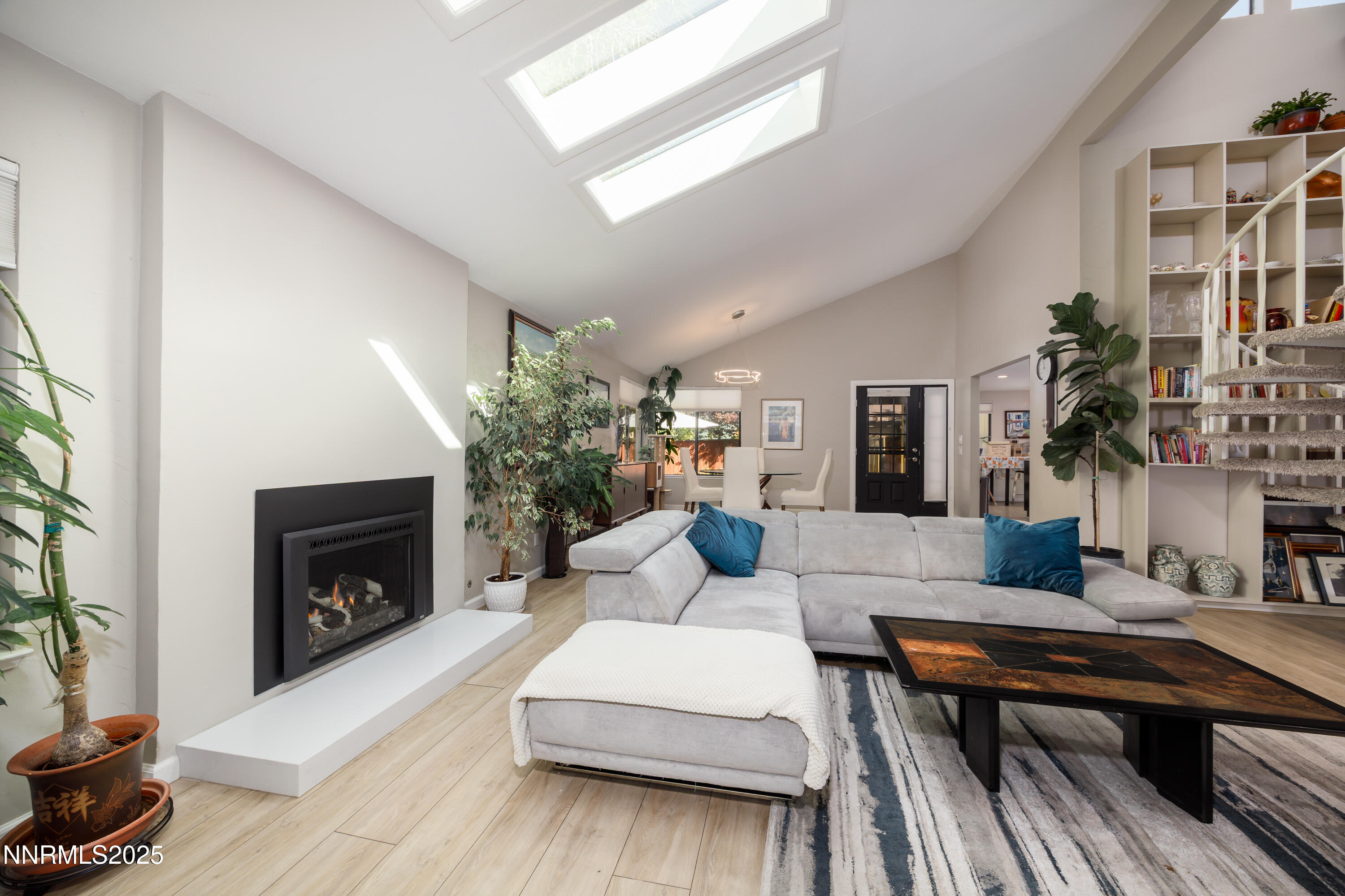 615 E Riverview Circle Property Photo 5