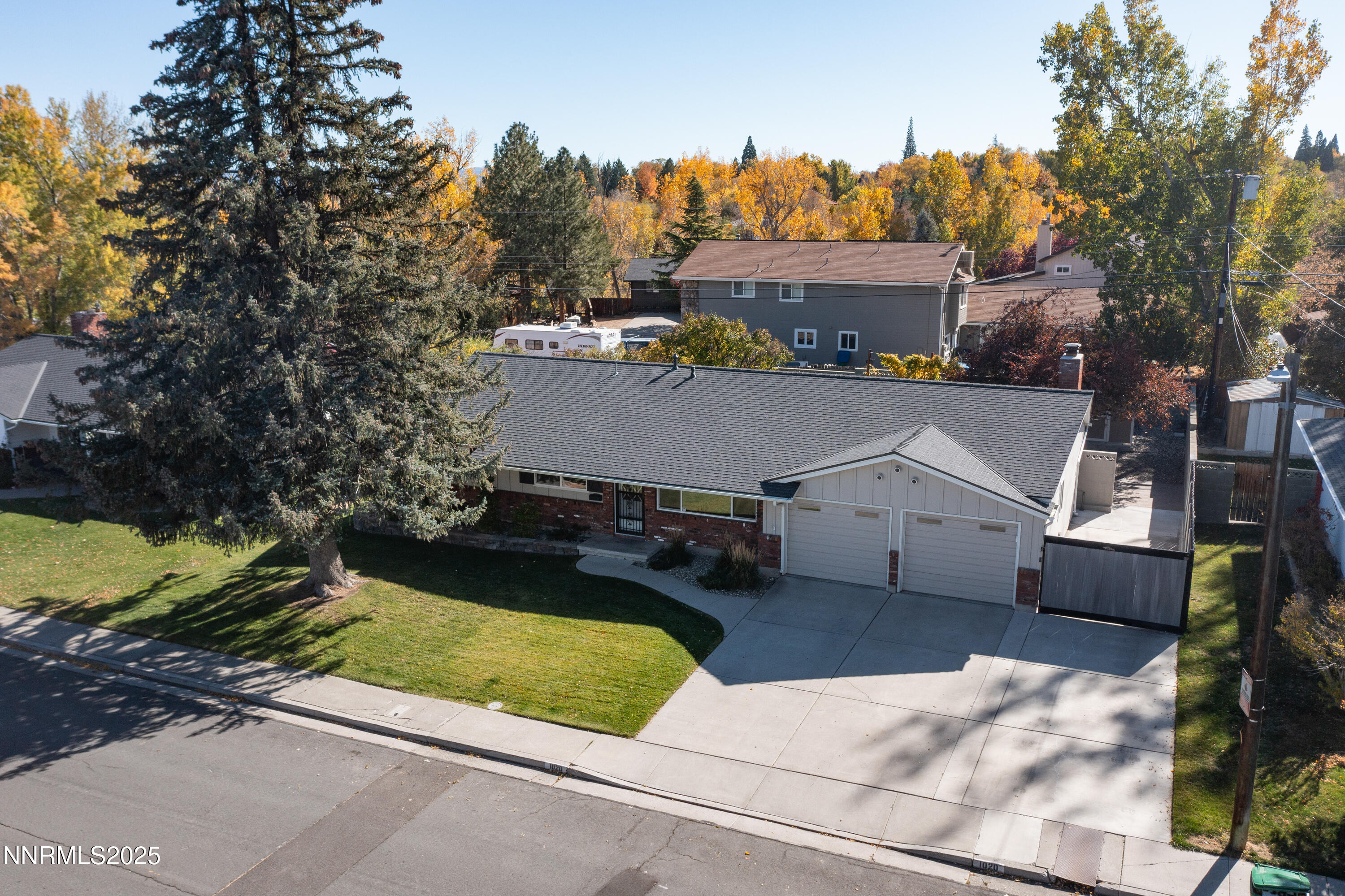 1020 Pineridge Drive Property Photo 2