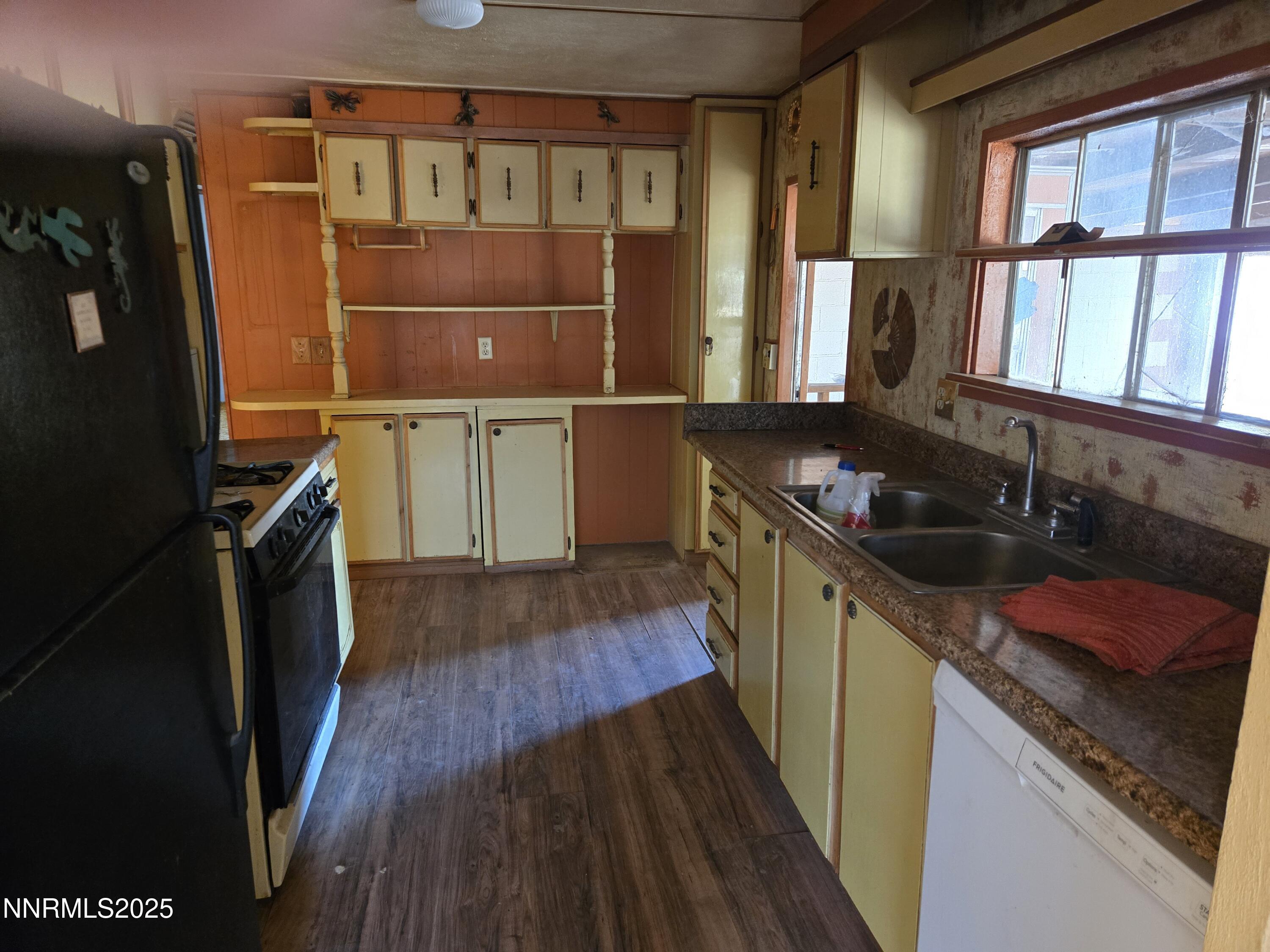 14 Yermo Property Photo 6