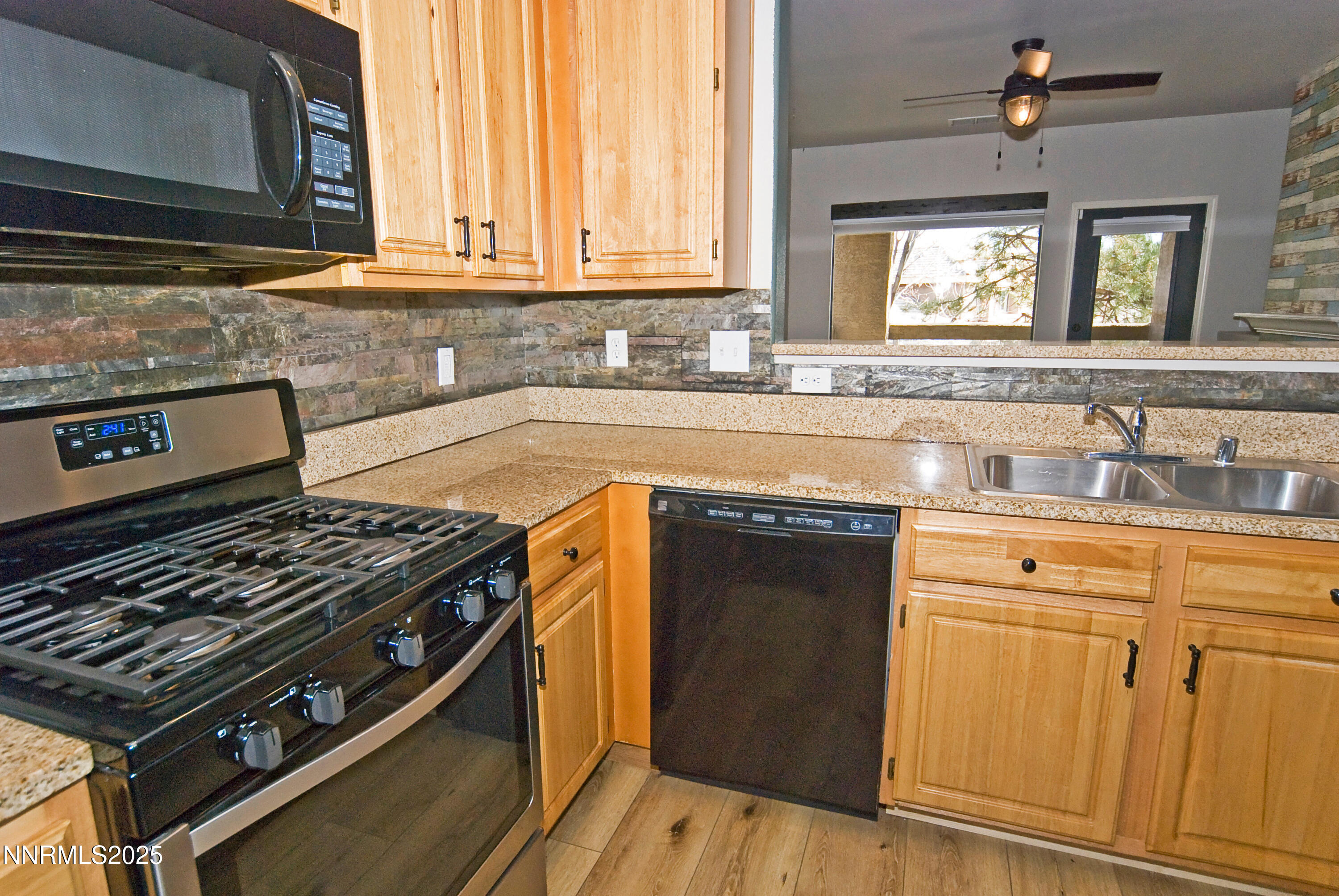 900 S Meadows Parkway 3522 Property Photo 8