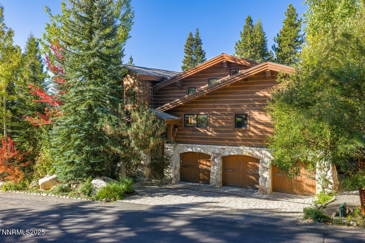 951 Divot Court Property Photo 3