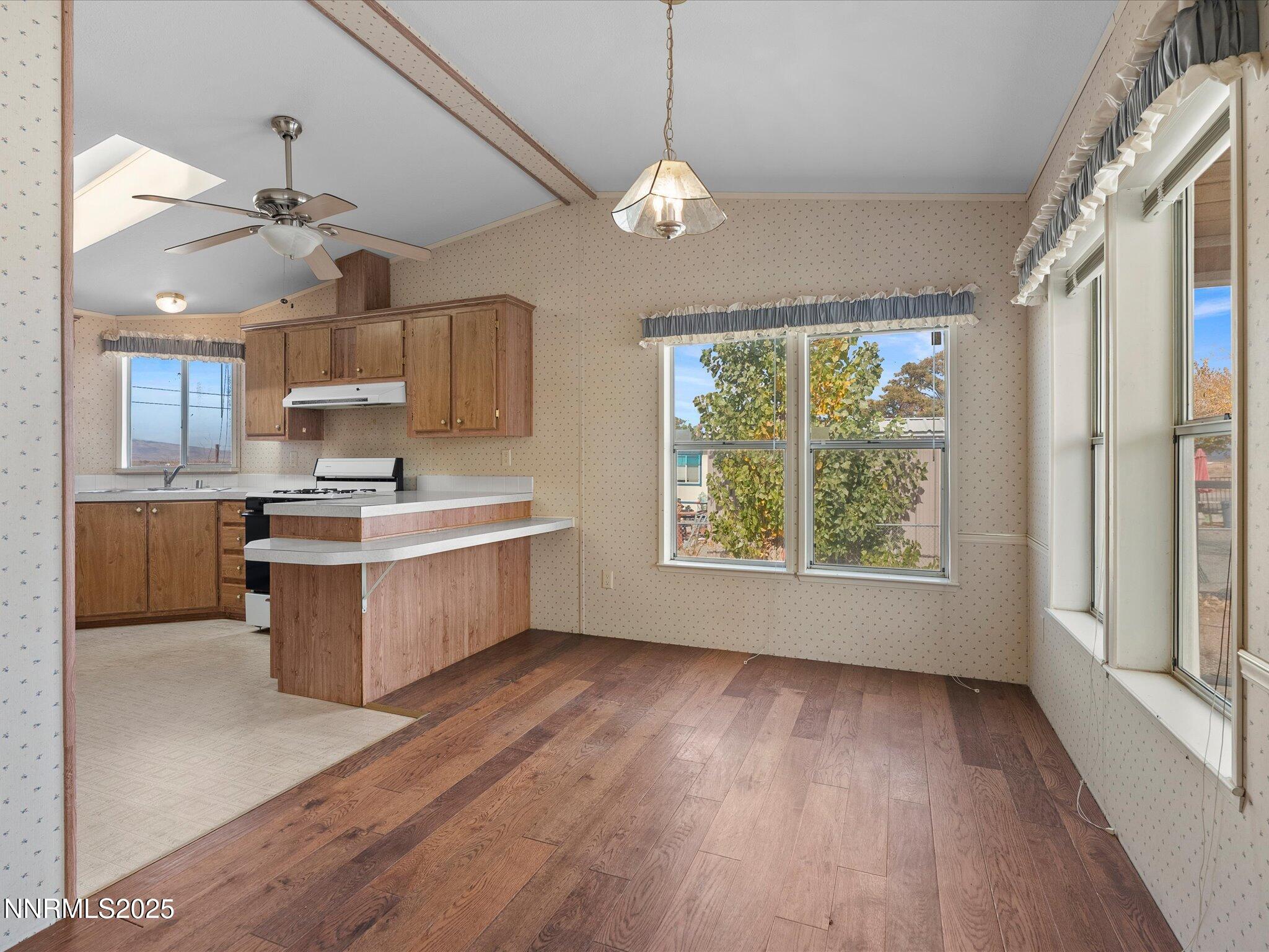 77 Mountain Lane Property Photo 8
