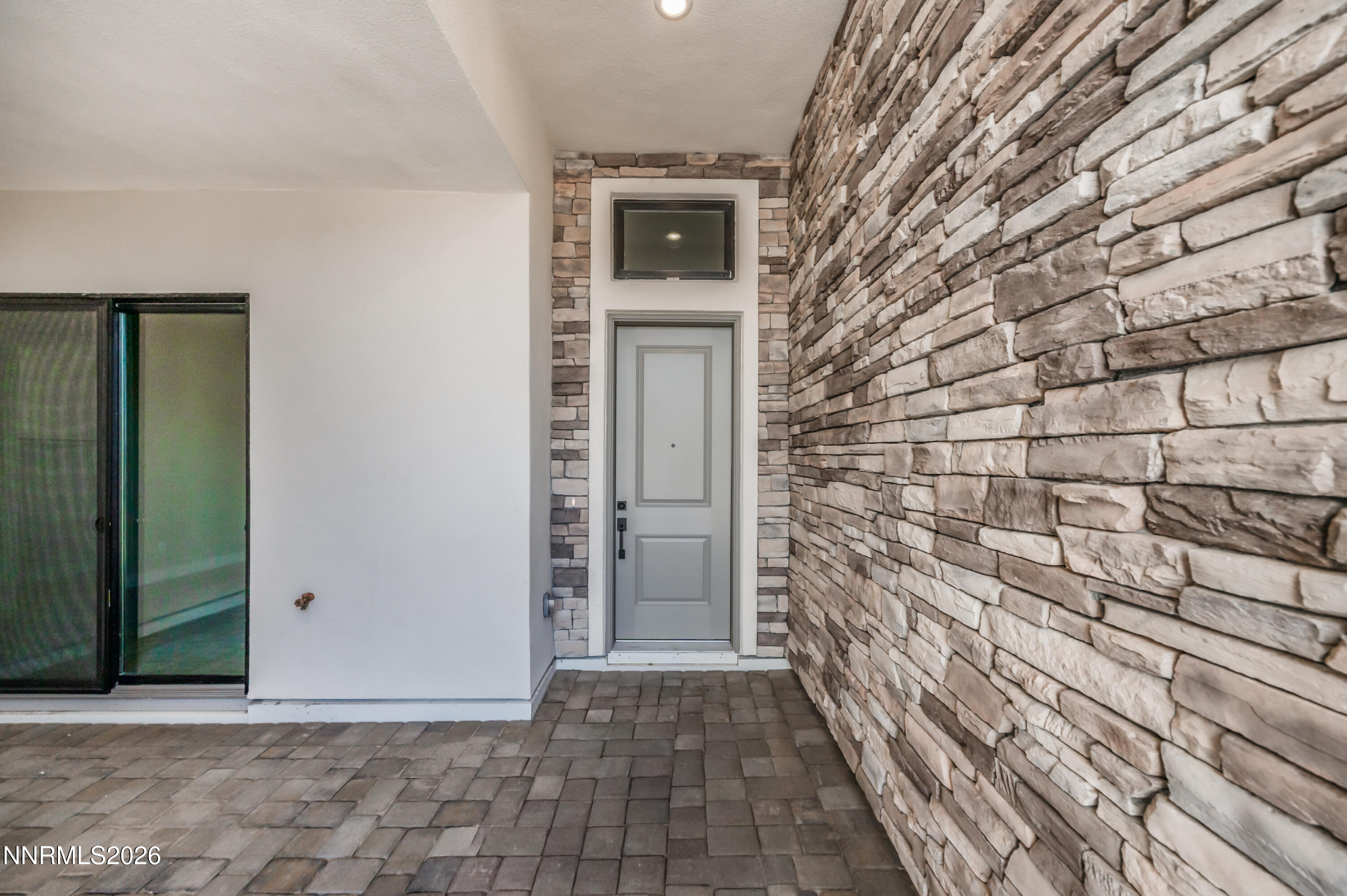 1050 Udowski Court Property Photo 9