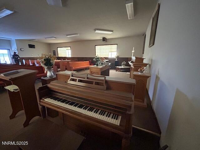 525 E Avenue Property Photo 6