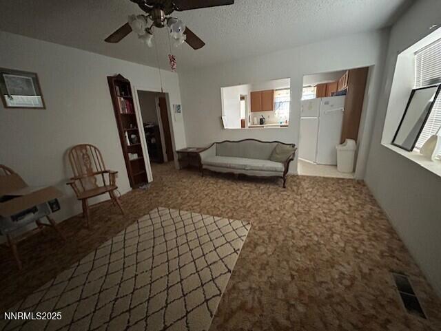 525 E Avenue Property Photo 7