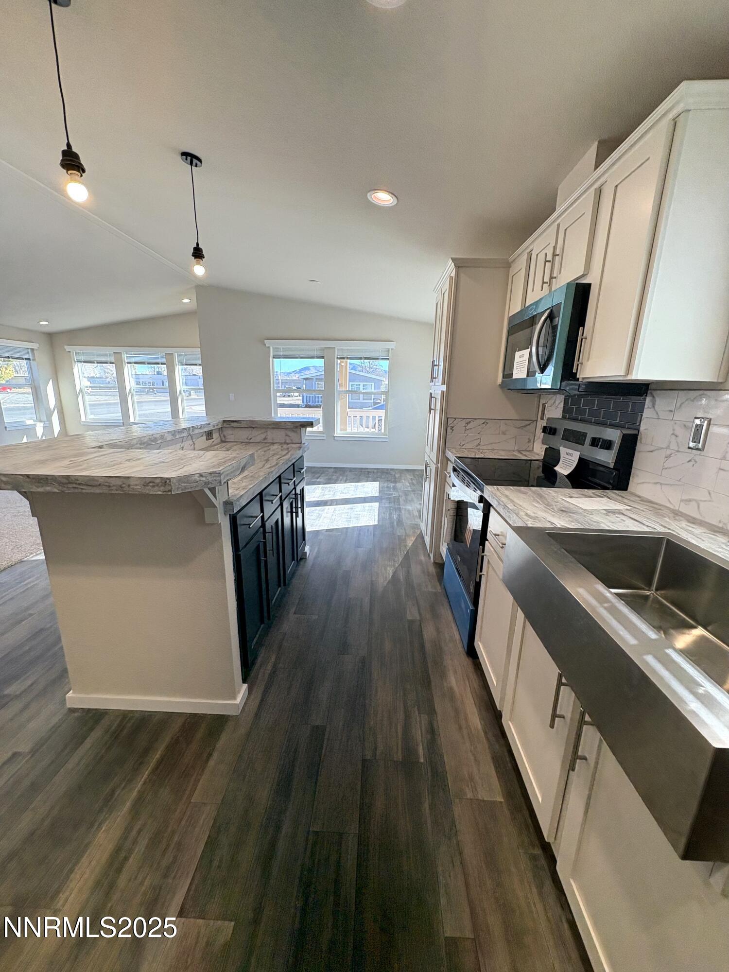 495 Camellia Way Property Photo 4