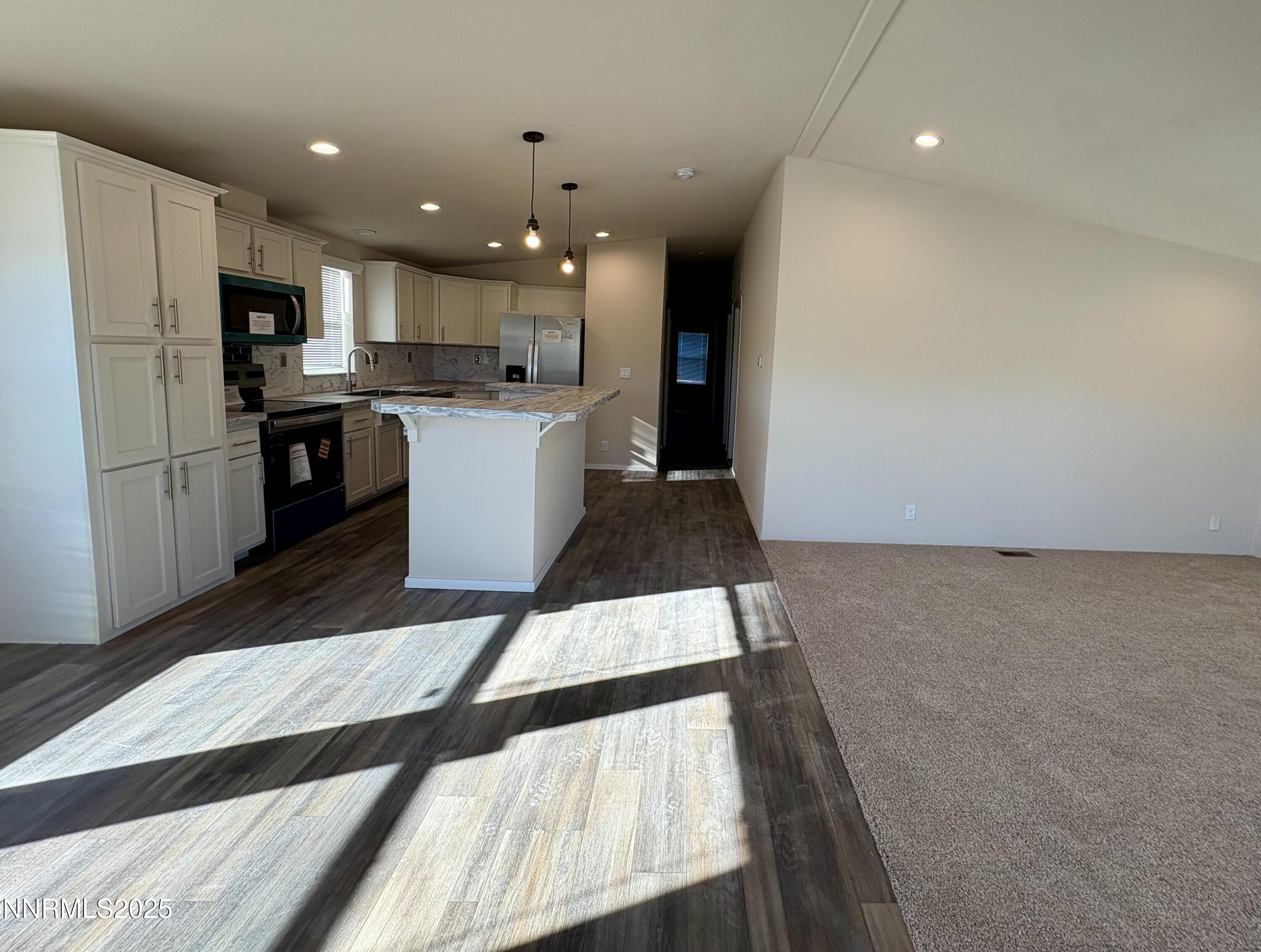 495 Camellia Way Property Photo 6