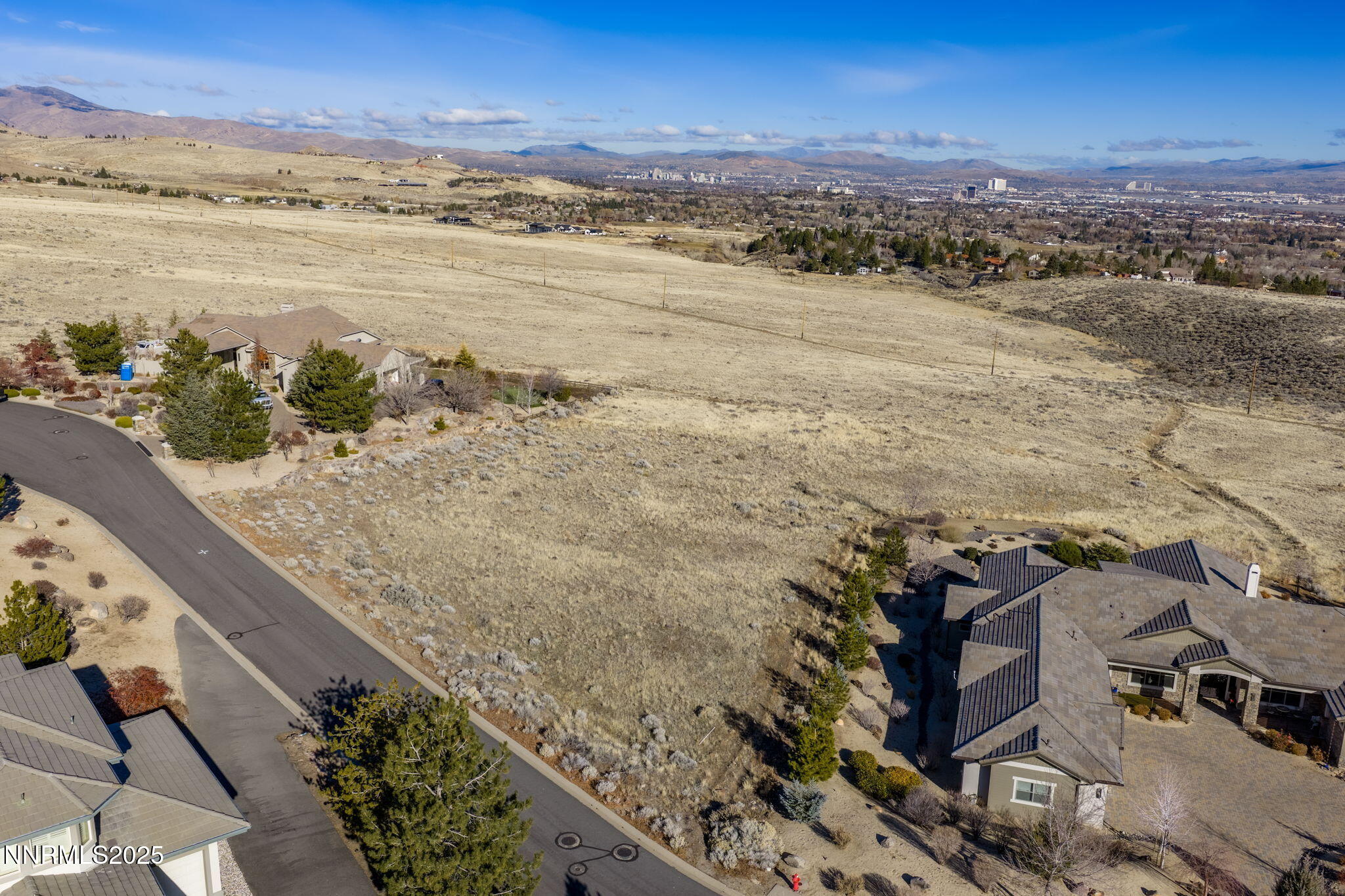 390 Questa Court Property Photo 4
