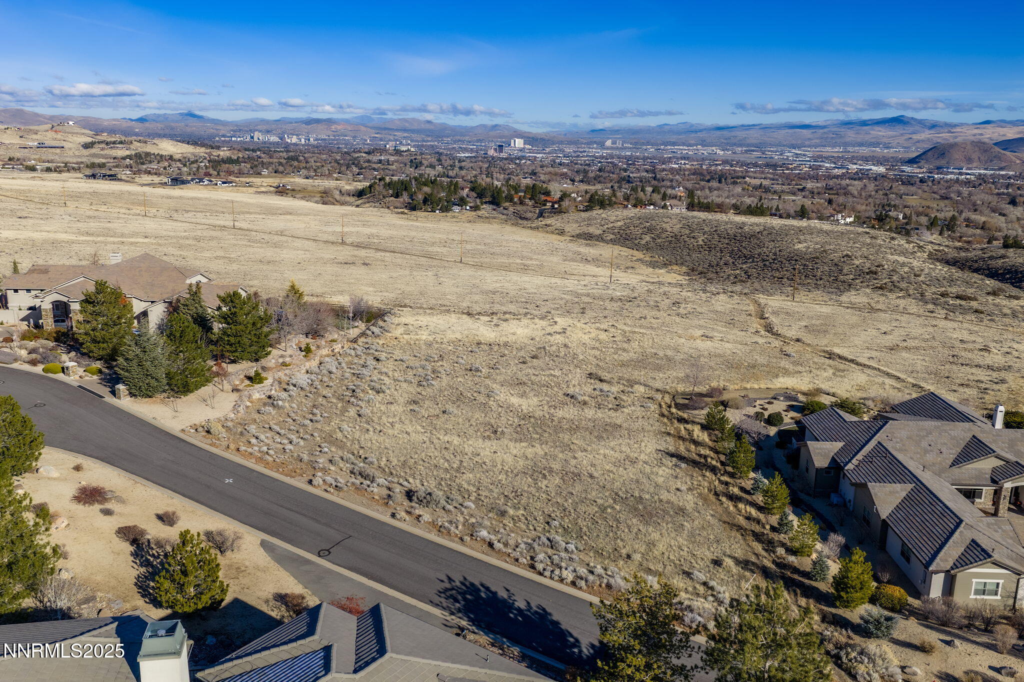 390 Questa Court Property Photo 5