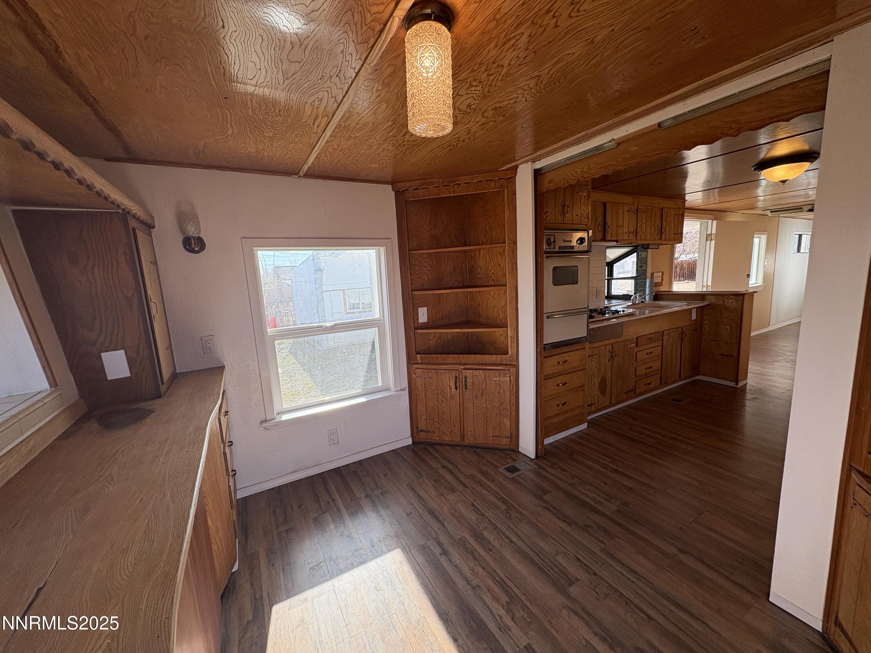 5884 Leon Drive Property Photo 8