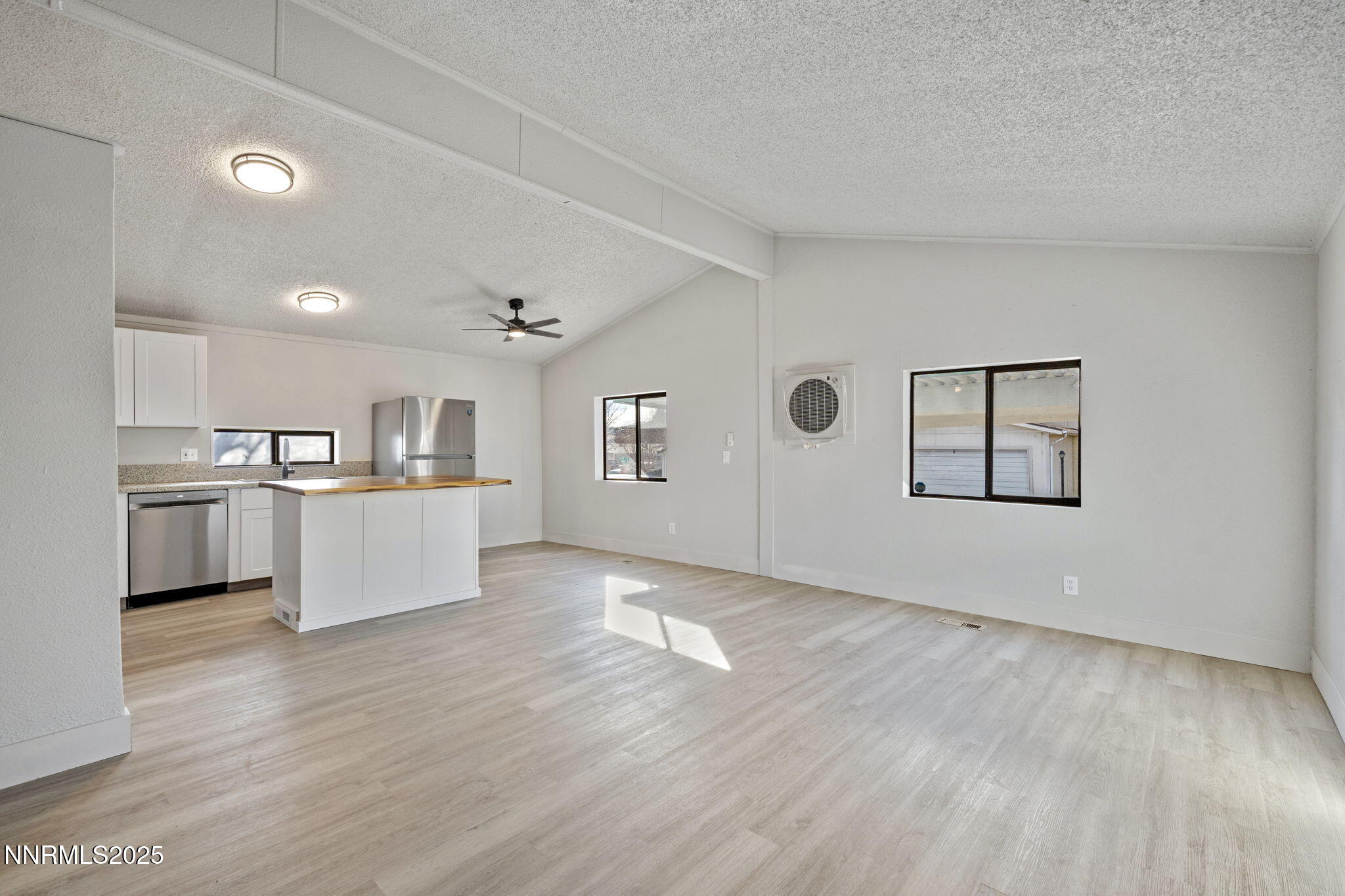 2720 Dahlia Way Property Photo 4